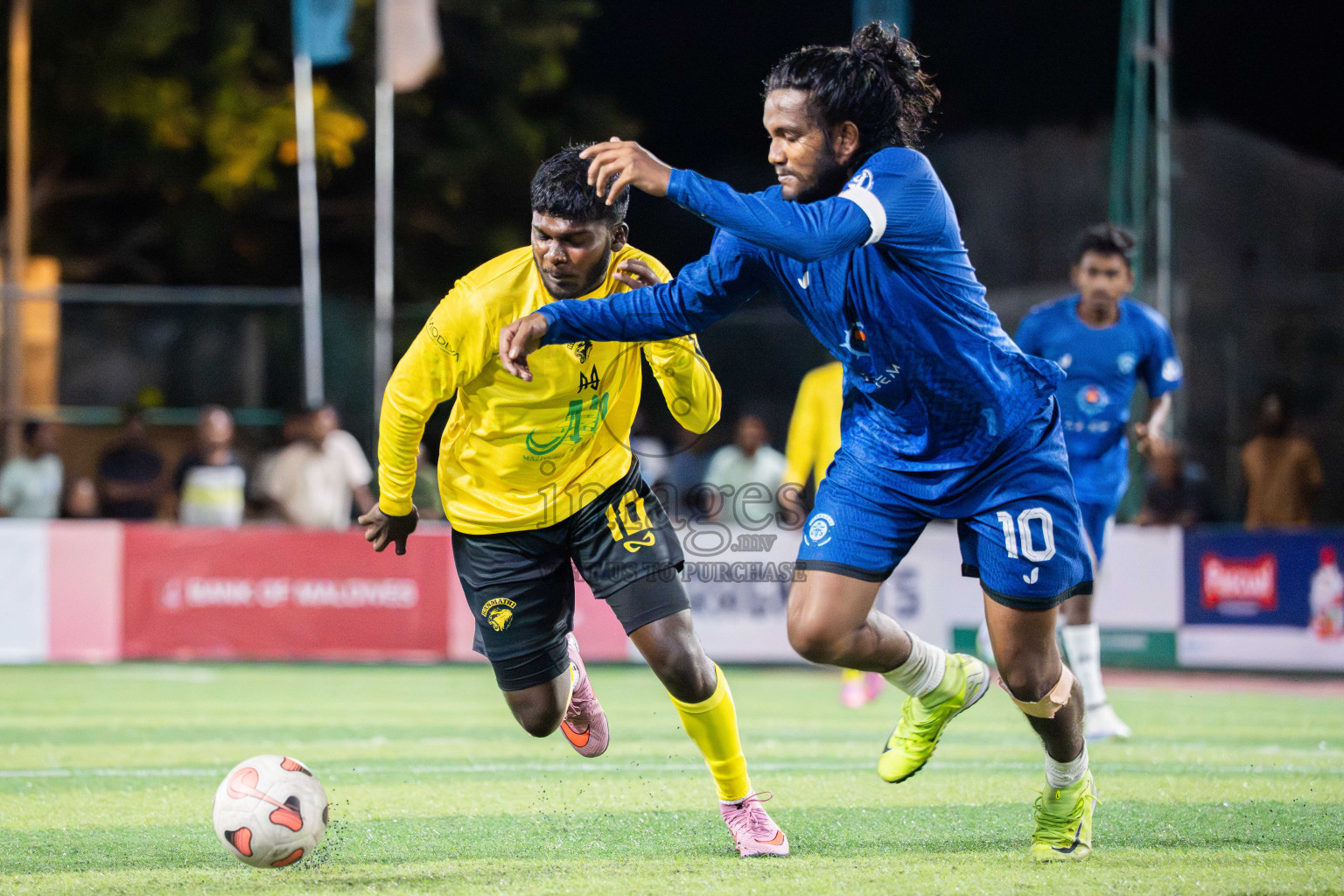 Foemathi JR VS Kanmathi SC in Day 3 - Fonadhoo Youth Futsal Challenge 2025 held in Fonadhoo Futsal Stadium, L. Fonadhoo, Maldives on Tuesdat, 28th October 2025 Photos: Arif Rasheed / images.mv