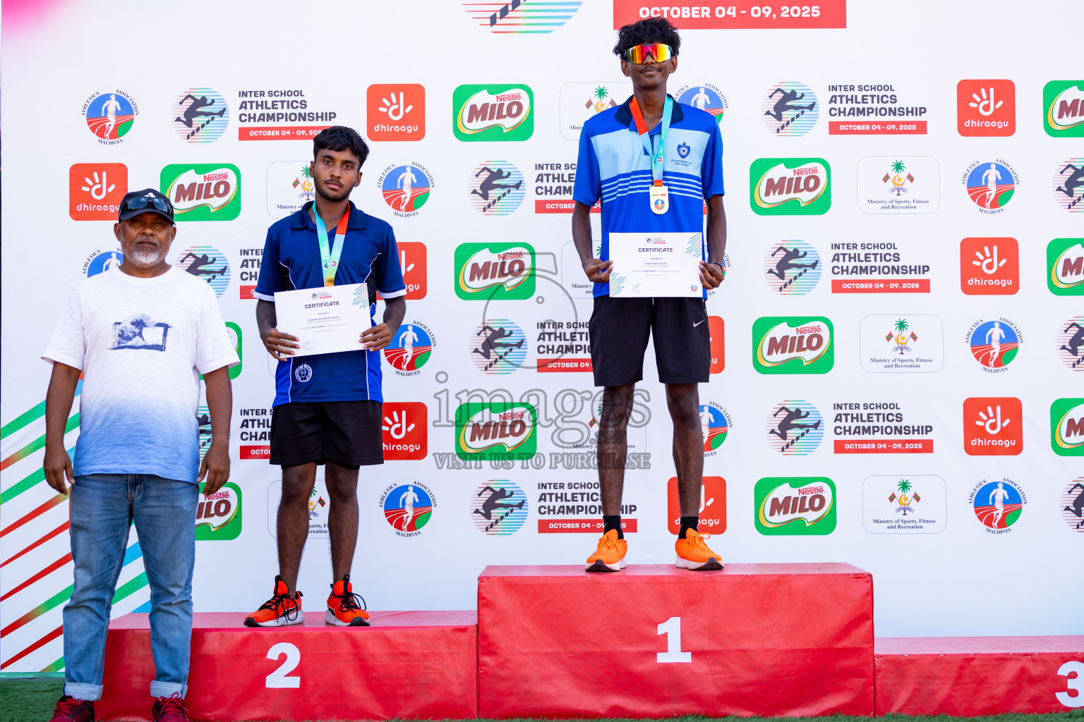Day 3 of Inter-school Athletics Championship 2025 held in Ekuveni Synthetic Track, Male', Maldives on Wednesday, 08th October 2025. Photos by: Nausham Waheed / Images.mv