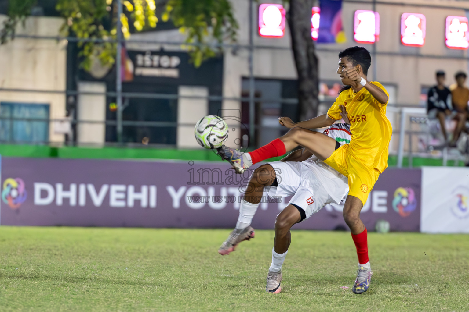 Day 10 of Dhivehi Youth League 2024 was held at Henveiru Stadium, Male', Maldives on Sunday, 15th December 2024.
Photos: Ismail Thoriq / Images.mv