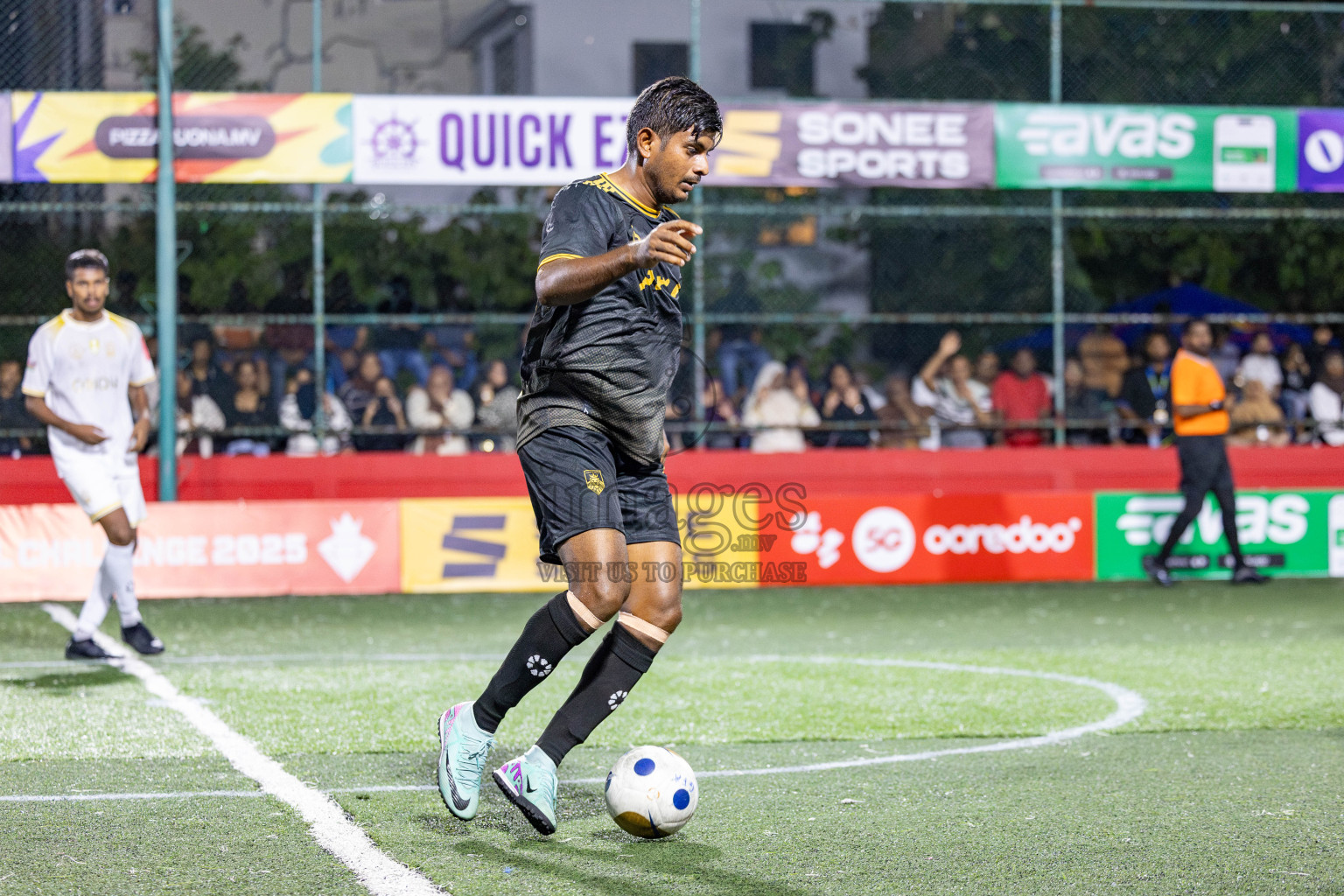 B Fehendhoo VS B Eydhafushi in Day 21 of Golden Futsal Challenge 2025 was held on Saturday, 25 January 2025, in Hulhumale', Maldives. 
Photos: Hassan Simah / images.mv