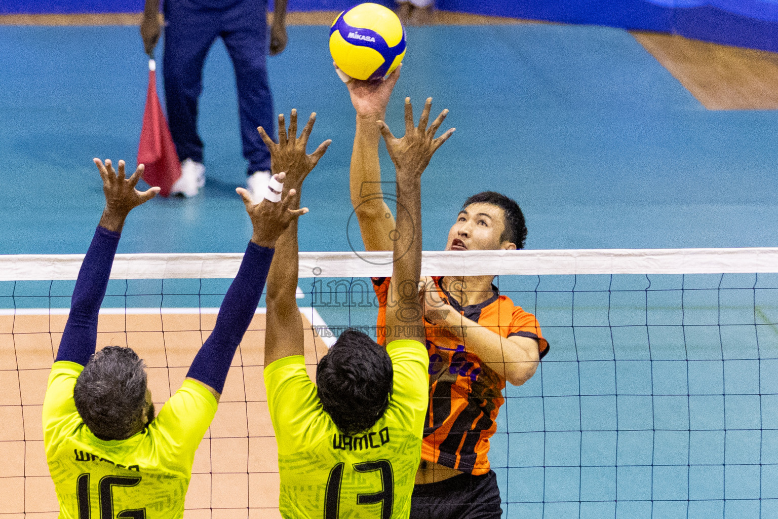 Final of Men's Division of Volleyball Association Cup 2023 held in Male', Maldives on Tuesday, 26th December 2023 at Social Center Indoor Hall Photos By: Nausham Waheed /images.mv