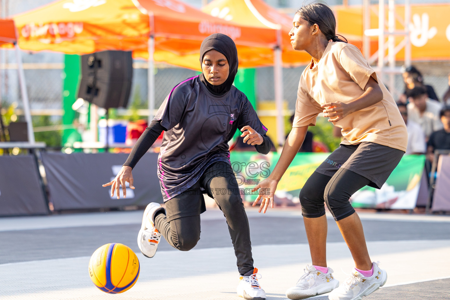 Day 2 of MILO Ramadan 3x3 Challenge 2024 was held in Ekuveni Outdoor Basketball Court at Male', Maldives on Wednesday, 13th March 2024.
Photos: Ismail Thoriq / images.mv