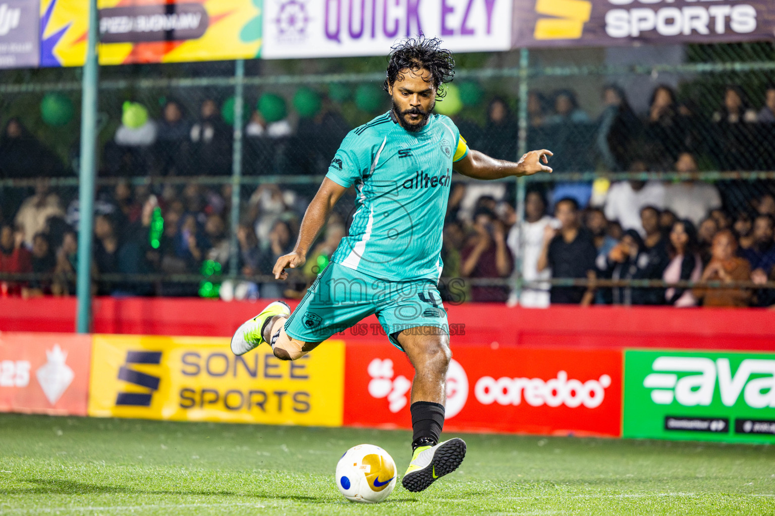 S Feydhoo vs S Hithadhoo in Seenu Atoll Final in Day 24 of Golden Futsal Challenge 2025 was held on Tuesday , 28th January 2025, in Hulhumale', Maldives. Photos: Nausham Waheed / images.mv