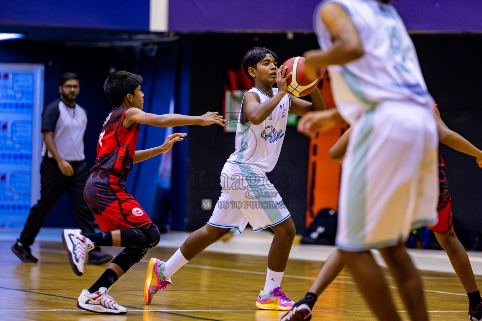 Iskandhar School vs Finland International School in Under 13 Boys Final of Junior Basketball Championship 2024 was held in Social Center, Male', Maldives on Sunday, 15th December 2024. Photos: Nausham Waheed / images.mv