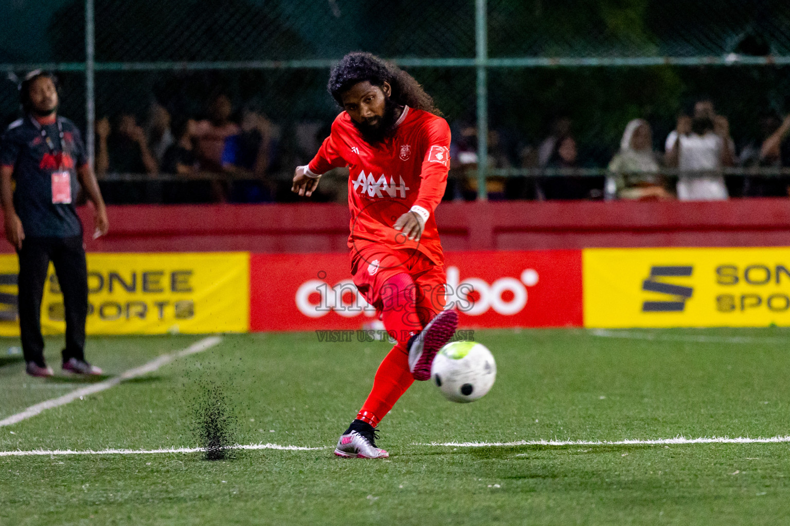 GA. Nilandhoo vs GA. Kondey in Day 19 of Golden Futsal Challenge 2024 was held on Friday, 2nd February 2024 in Hulhumale', Maldives 
Photos: Hassan Simah / images.mv