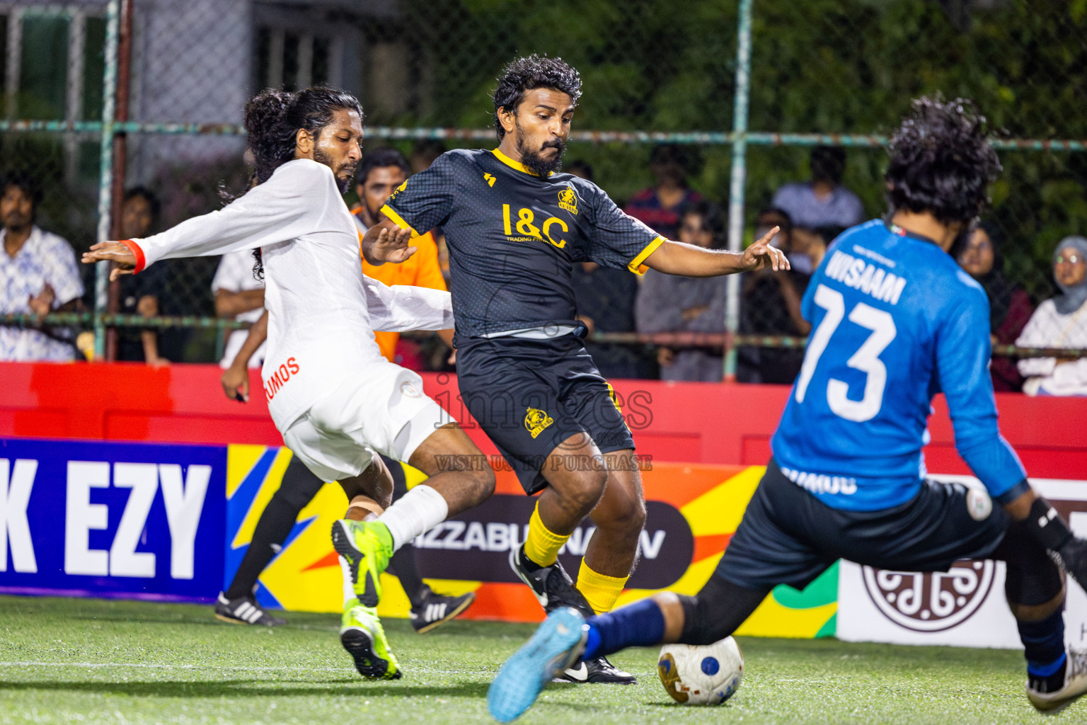 R Kalaidhoo vs R Isdhoo in Day 14 of Golden Futsal Challenge 2025 was held on Saturday, 18th January 2025, in Hulhumale', Maldives. Photos: Nausham Waheed / images.mv
