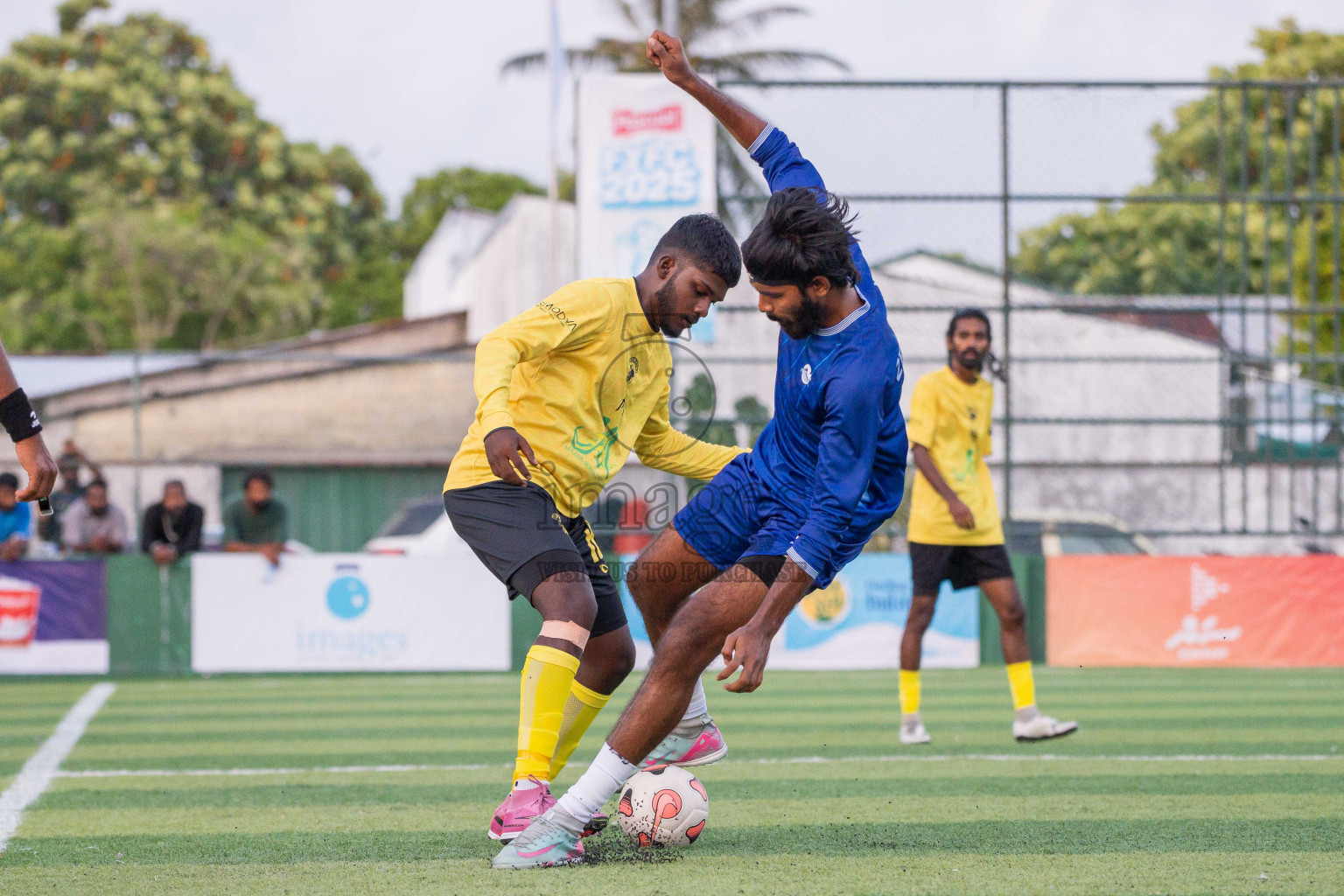 Kanmathi SC VS Laamu Blues in Day 1 - Fonadhoo Youth Futsal Challenge 2025 was held in Fonadhoo Futsal Stadium, L. Fonadhoo, Maldives on Sunday, 26th October 2025 Photos: Arif Rasheed / images.mv