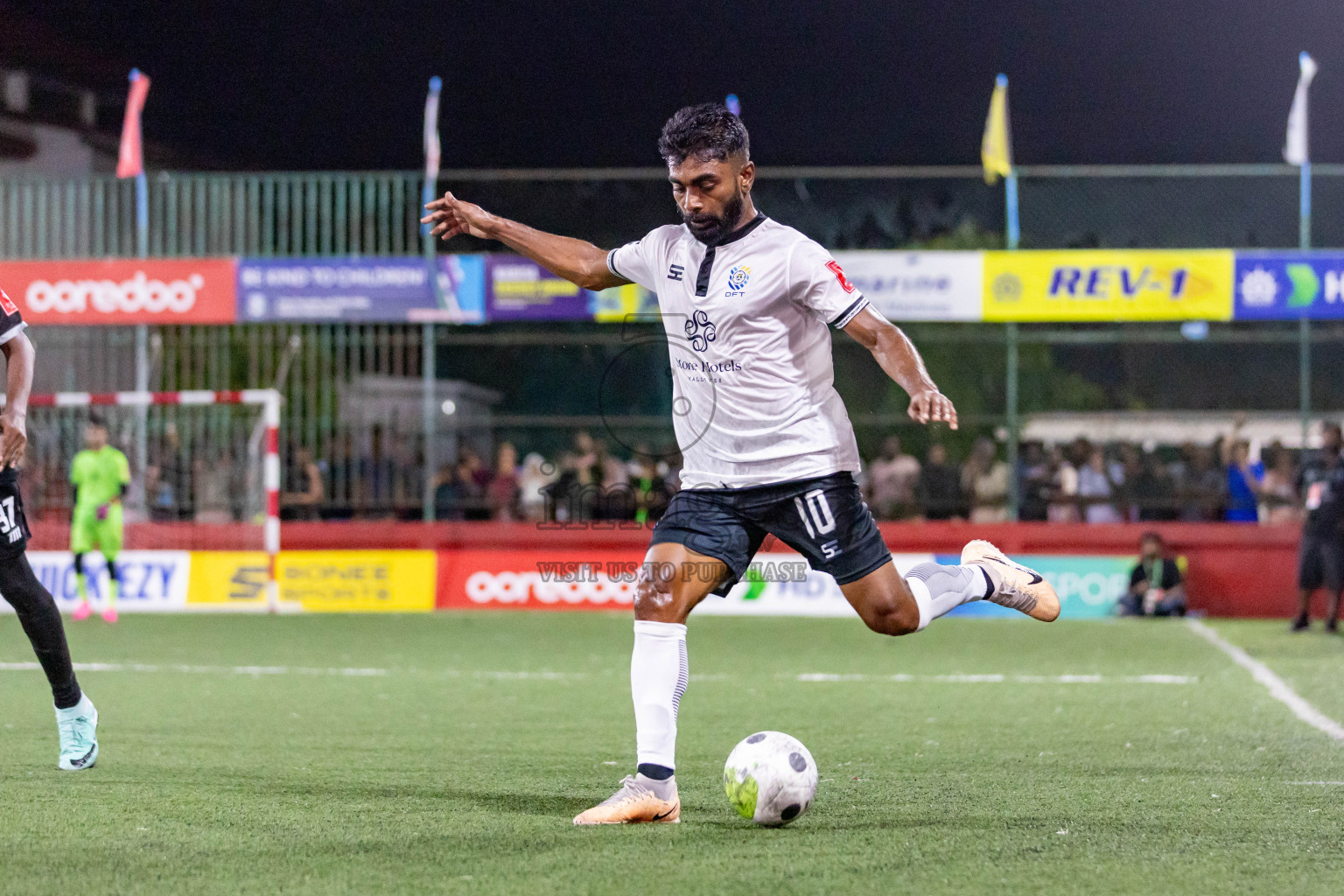 K Dhiffushi vs K Guraidhoo in Day 22 of Golden Futsal Challenge 2024 was held on Monday , 5th February 2024 in Hulhumale', Maldives Photos: Nausham Waheed / images.mv