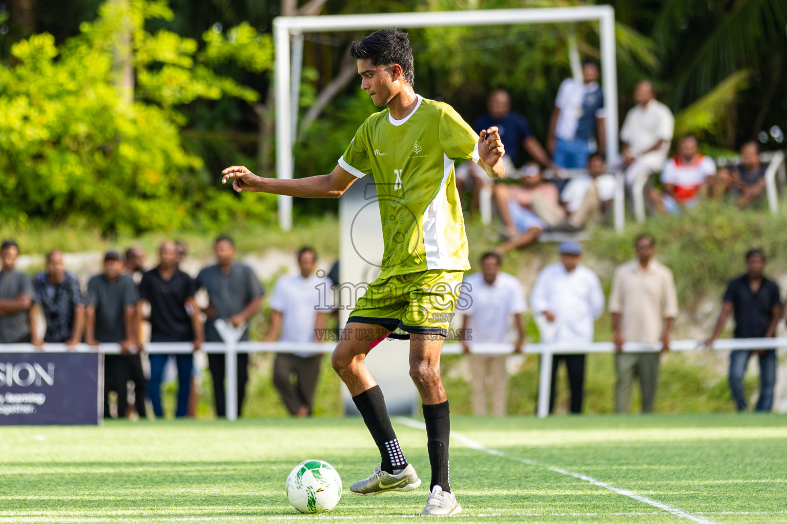 Oblu Experience Ailafushi vs Four Seasons Kuda Huraa in Resort League 2025 (North Male Zone) day 3 was held on Friday, 5th September 2025 in One And Only Reethi Rah Maldives Resort, Photos: Areef Adam / images.mv