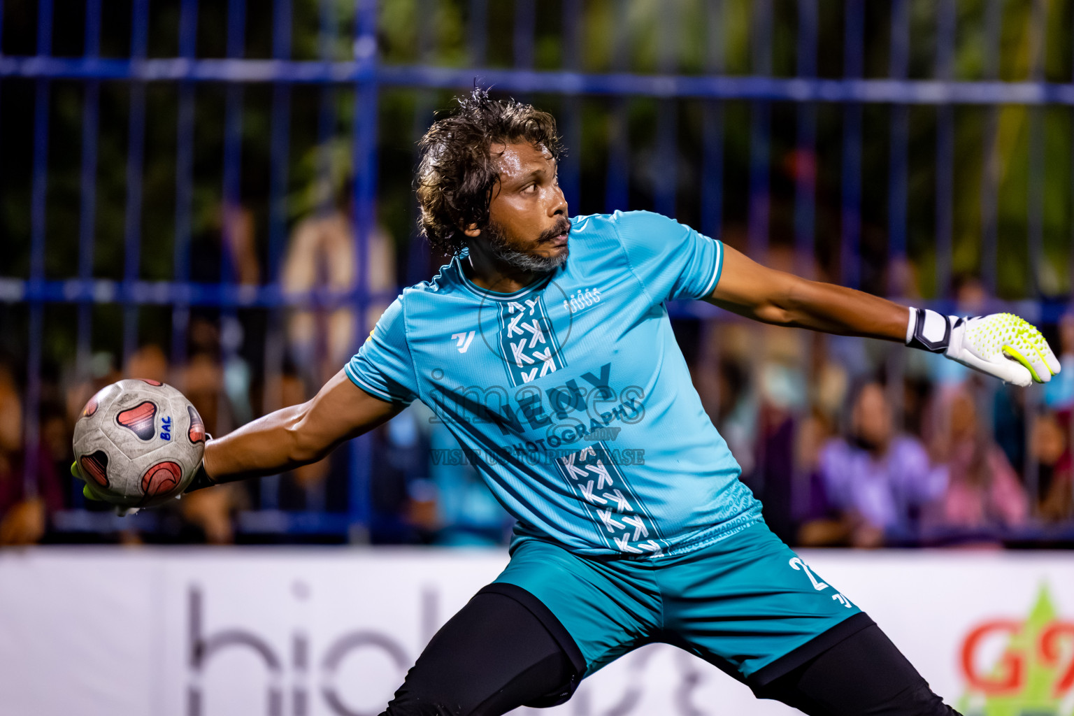 Kamadhoo vs Goidhoo in Day 3 of Better in Baa Futsal Fiesta 2025 Men's division held in B. Eydhafushi, Maldives on Friday, 7th November 2025. Photos: Nausham Waheed / images.mv