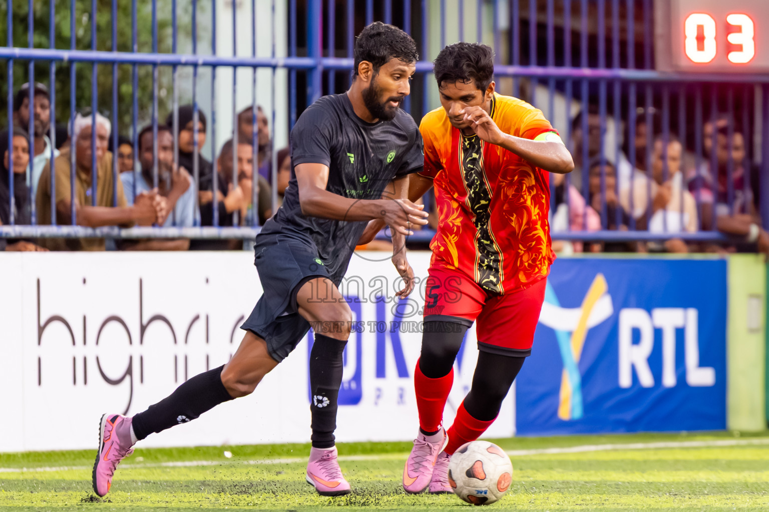 Thulhaadhoo vs Fehendhoo in Quater Finals of Better in Baa Futsal Fiesta 2025 Men's division held in B. Eydhafushi, Maldives on Thursday, 13th November 2025. Photos: Nausham Waheed / images.mv
