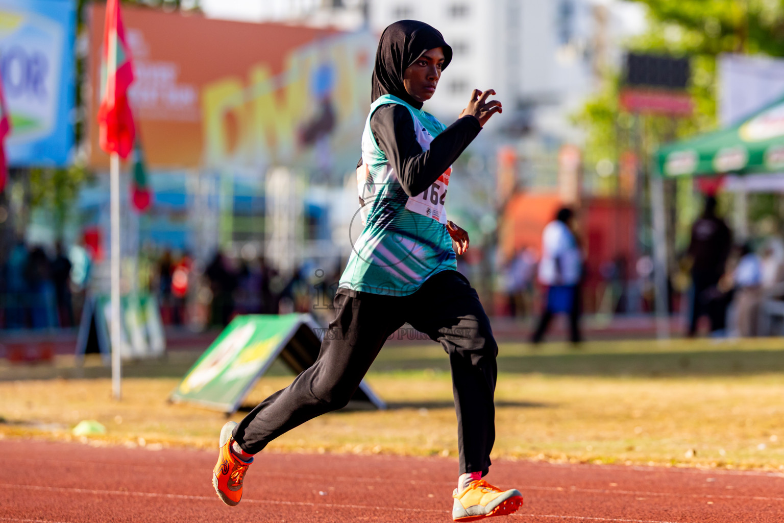 Day 1 of Inter-school Athletics Championship 2025 held in Ekuveni Synthetic Track, Male', Maldives on Monday, 06th October 2025. Photos by: Nausham Waheed / Images.mv