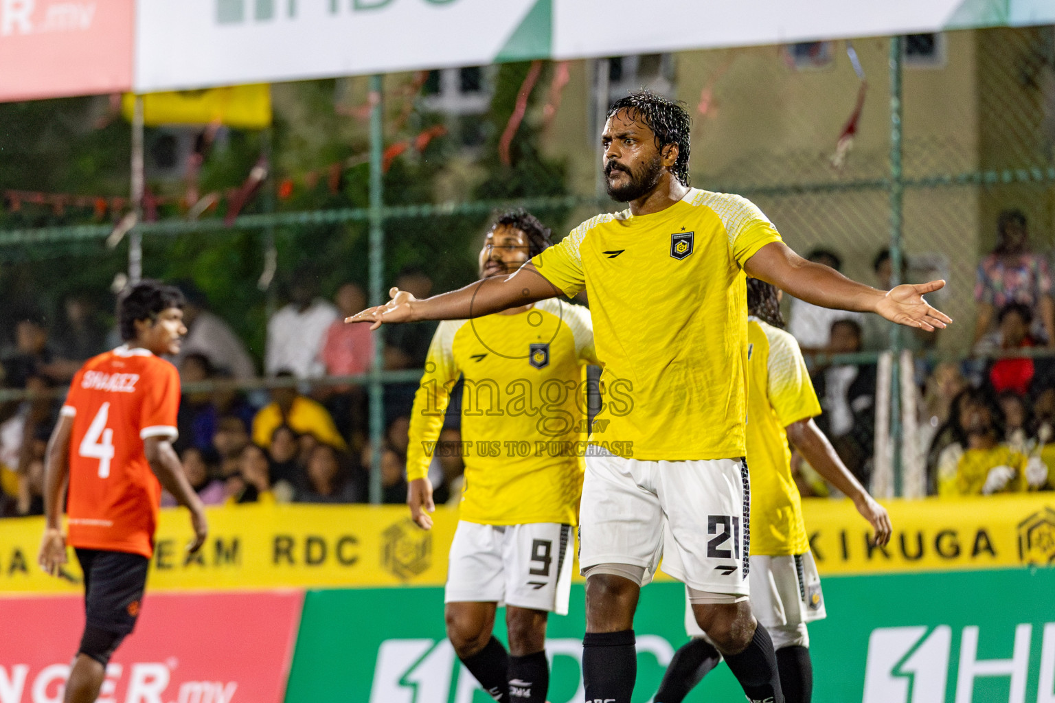 Dhiraagu vs RRC in Quarter Finals of Club Maldives Cup 2024 held in Rehendi Futsal Ground, Hulhumale', Maldives on Friday, 11th October 2024. 
Photos: Ismail Thoriq / images.mv