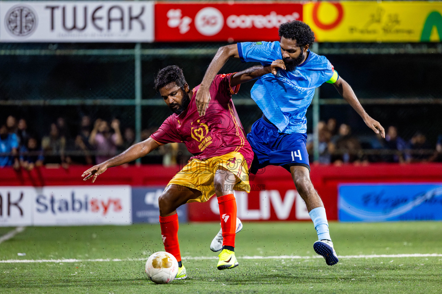 M Maduvvari VS M Dhiggaru in Day 8 of Golden Futsal Challenge 2025 was held on Sunday, 12th January 2025, in Hulhumale', Maldives Photos: Nausham Waheed , Ismail Thoriq / images.mv