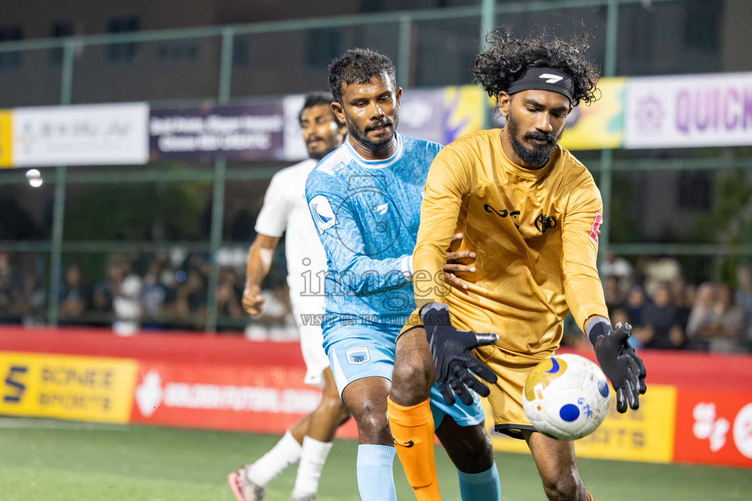 HA Ihavandhoo vs HA Dhidhdhoo in Day 13 of Golden Futsal Challenge 2025 was held on Friday, 17th January 2025, in Hulhumale', Maldives 
Photos: Hassan Simah / images.mv