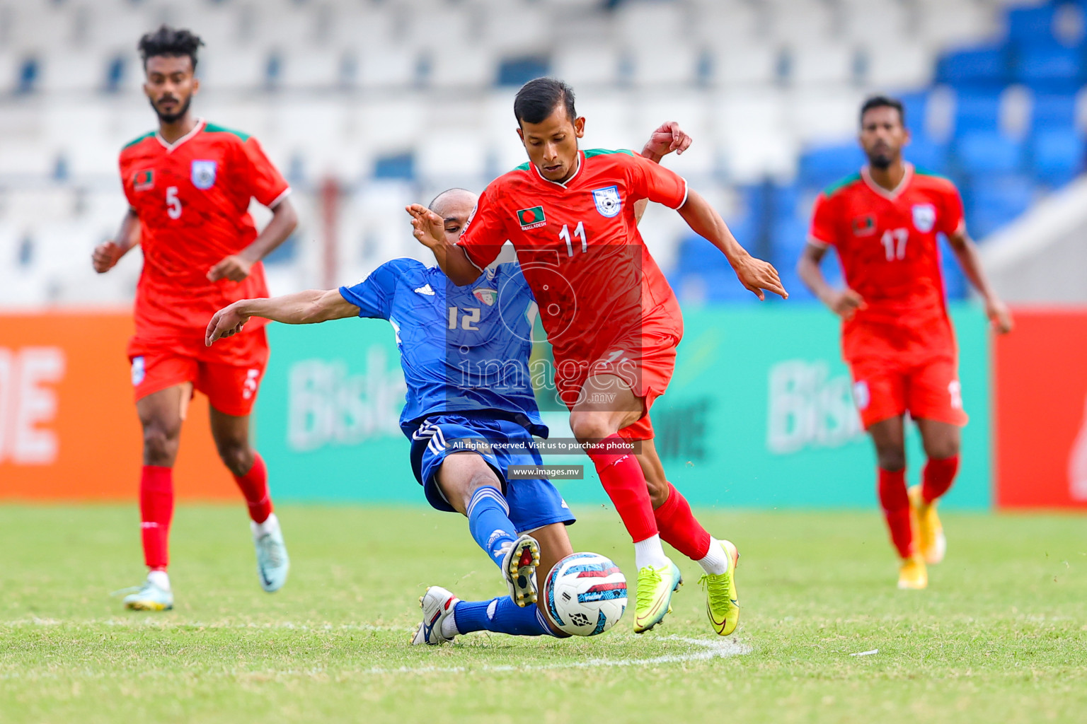 Kuwait vs Bangladesh in the Semi-final of SAFF Championship 2023 held in Sree Kanteerava Stadium, Bengaluru, India, on Saturday, 1st July 2023. Photos: Nausham Waheed, Hassan Simah / images.mv