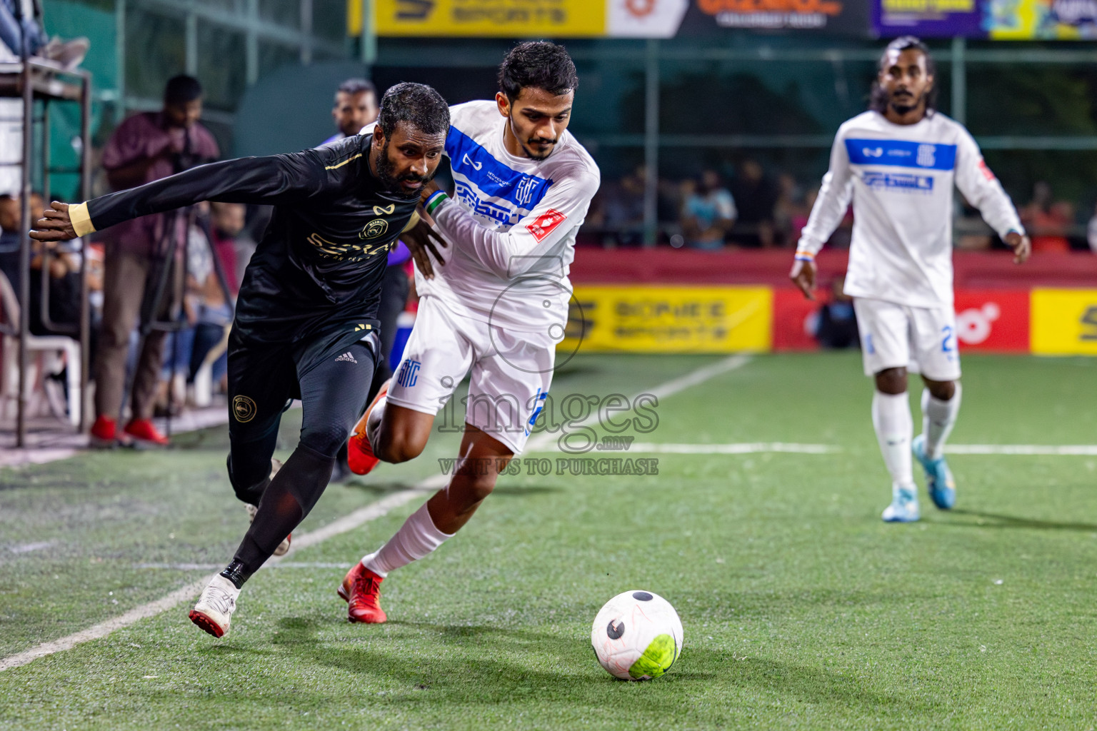 S. Hithadhoo VS ADh. Maamigili in Round of 16 on Day 40 of Golden Futsal Challenge 2024 which was held on Tuesday, 27th February 2024, in Hulhumale', Maldives Photos: Hassan Simah / images.mv