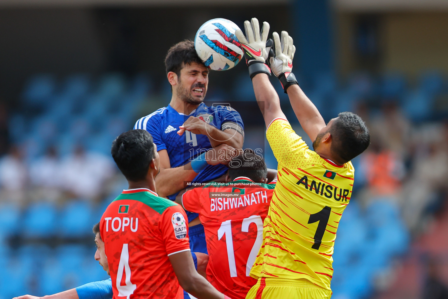 Kuwait vs Bangladesh in the Semi-final of SAFF Championship 2023 held in Sree Kanteerava Stadium, Bengaluru, India, on Saturday, 1st July 2023. Photos: Nausham Waheed, Hassan Simah / images.mv