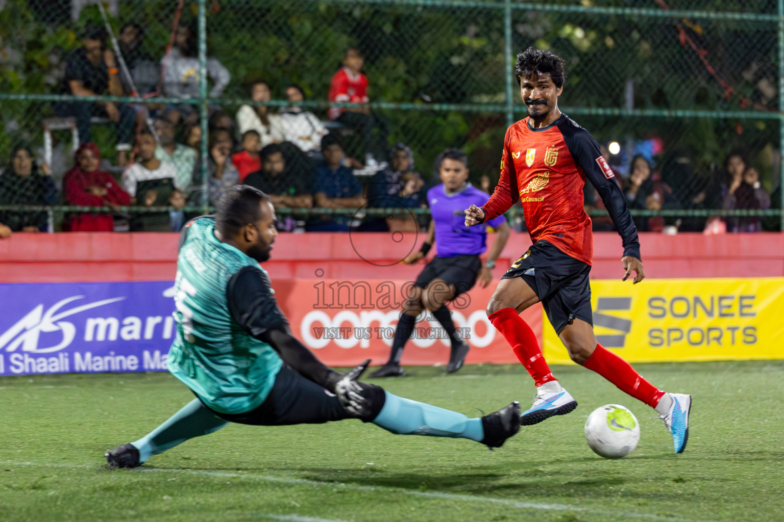 L. Gan VS Th. Omadhoo on Day 35 of Golden Futsal Challenge 2024 was held on Tuesday, 20th February 2024, in Hulhumale', Maldives 
Photos: Hassan Simah, / images.mv