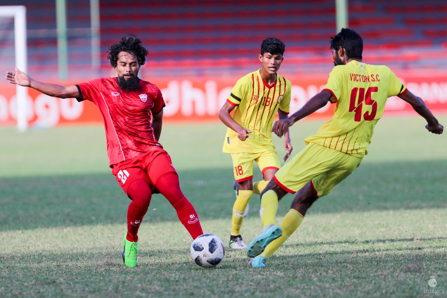 TC Sports Club vs Victory Sports Club in Dhiraagu Dhivehi Premier League 2018 in Male, Maldives, Monday  October 22, 2018. (Images.mv Photo/Suadh Abdul Sattar)