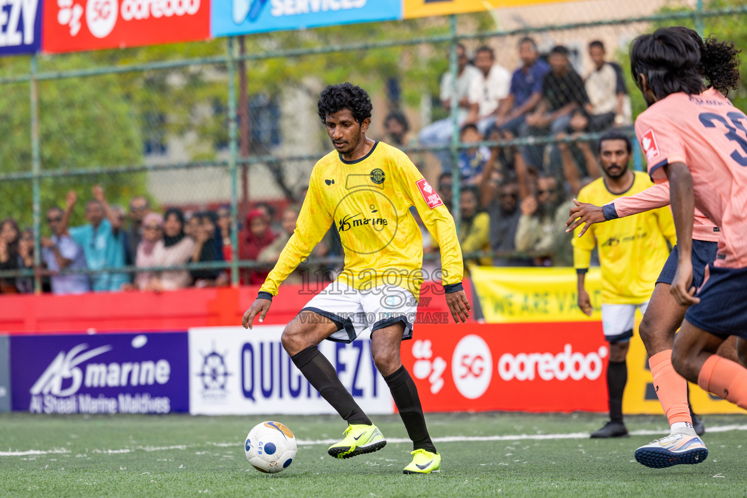 GDh Vaadhoo vs GDh Gadhdhoo in Day 12 of Golden Futsal Challenge 2025 was held on Thursday, 16th January 2025, in Hulhumale', Maldives Photos: Ismail Thoriq / images.mv