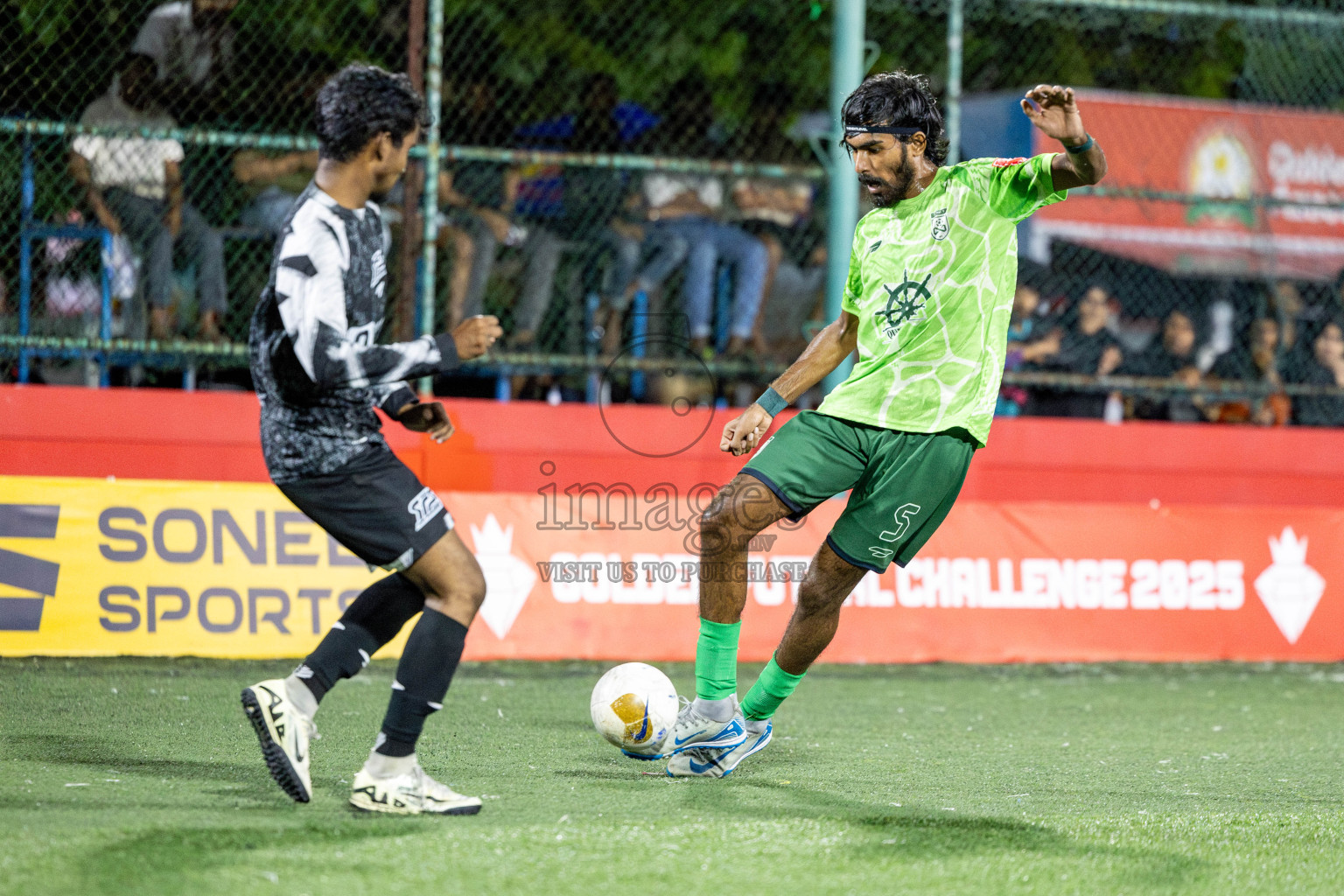F Bilehdhoo VS F Feeali in Day 21 of Golden Futsal Challenge 2025 was held on Saturday, 25 January 2025, in Hulhumale', Maldives. 
Photos: Hassan Simah / images.mv