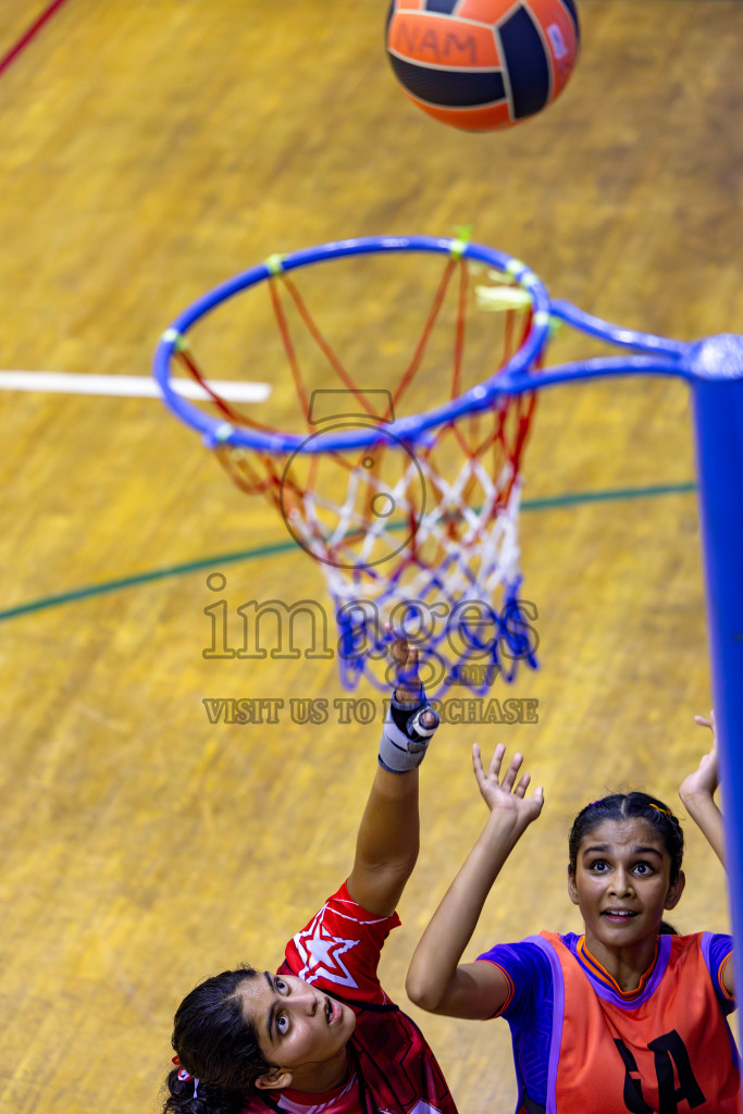 Iskandhar School vs Ghiyasuddin International School in the U15 Finals of Inter-school Netball Tournament held in Social Center at Male', Maldives on Monday, 26th August 2024. Photos: Hassan Simah / images.mv