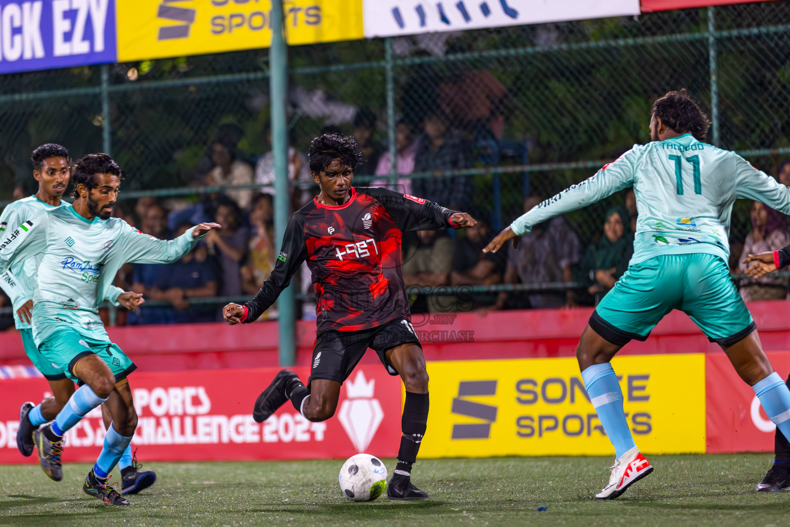 AA Thoddoo vs AA Mathiveri in Day 15 of Golden Futsal Challenge 2024 was held on Monday, 29th January 2024, in Hulhumale', Maldives
Photos: Ismail Thoriq / images.mv