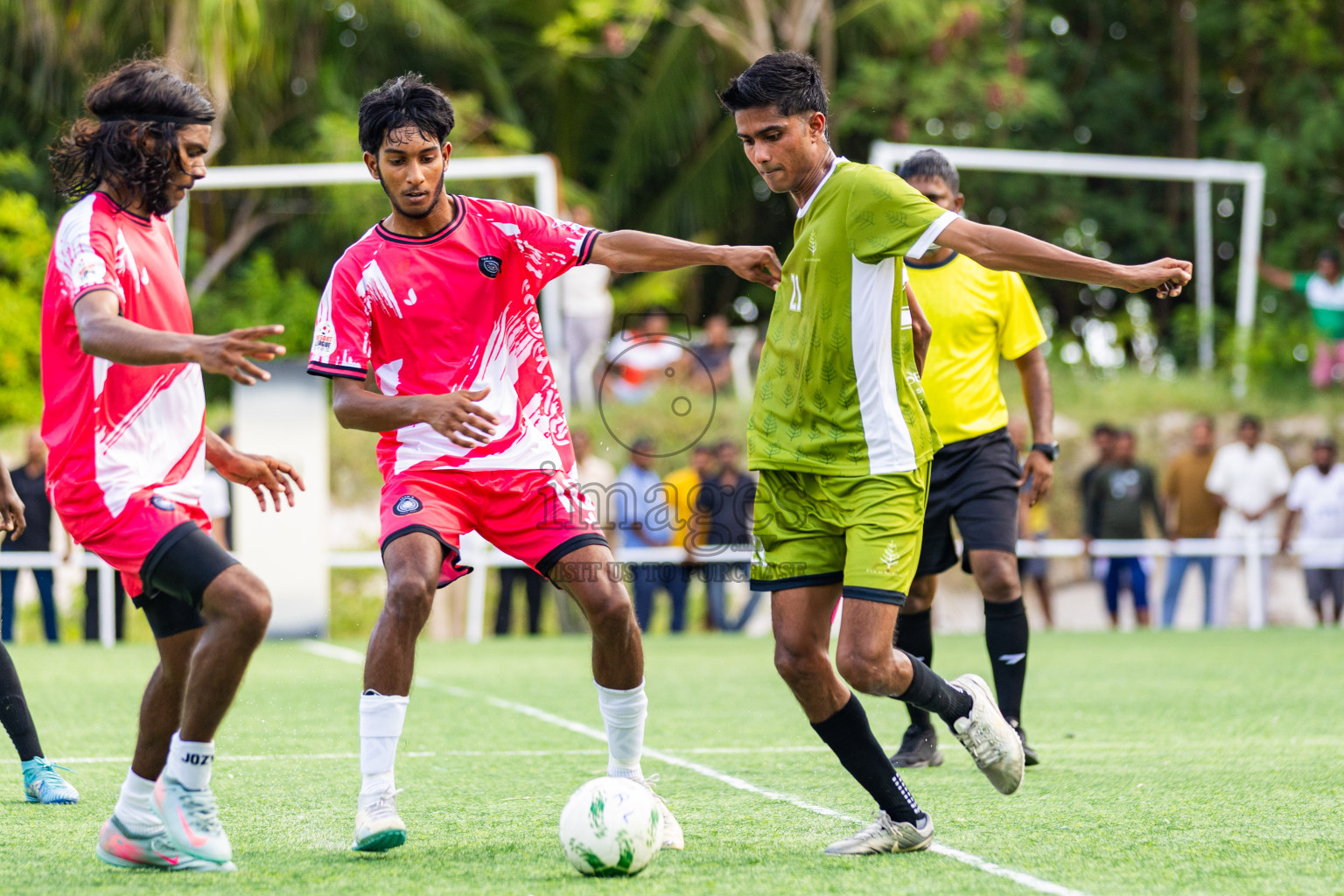 Oblu Experience Ailafushi vs Four Seasons Kuda Huraa in Resort League 2025 (North Male Zone) day 3 was held on Friday, 5th September 2025 in One And Only Reethi Rah Maldives Resort, Photos: Areef Adam / images.mv