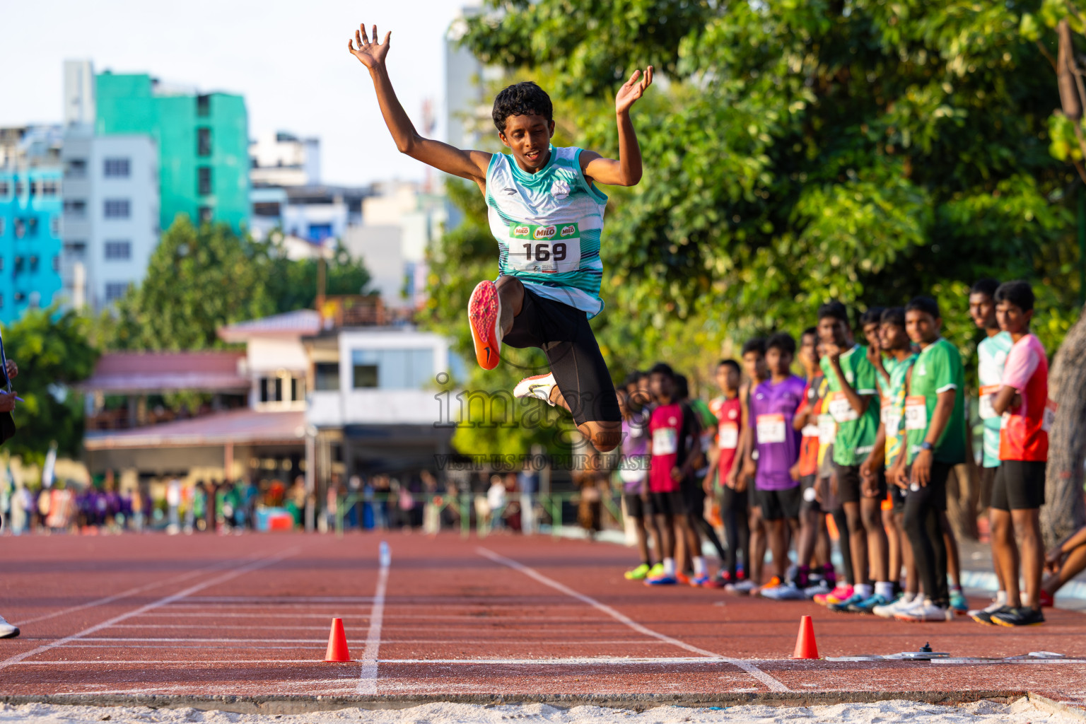 Day 4 of Inter-school Athletics Championship 2025 held in Ekuveni Synthetic Track, Male', Maldives on Thursday, 09th October 2025. Photos by: Raaif Yoosuf / Images.mv