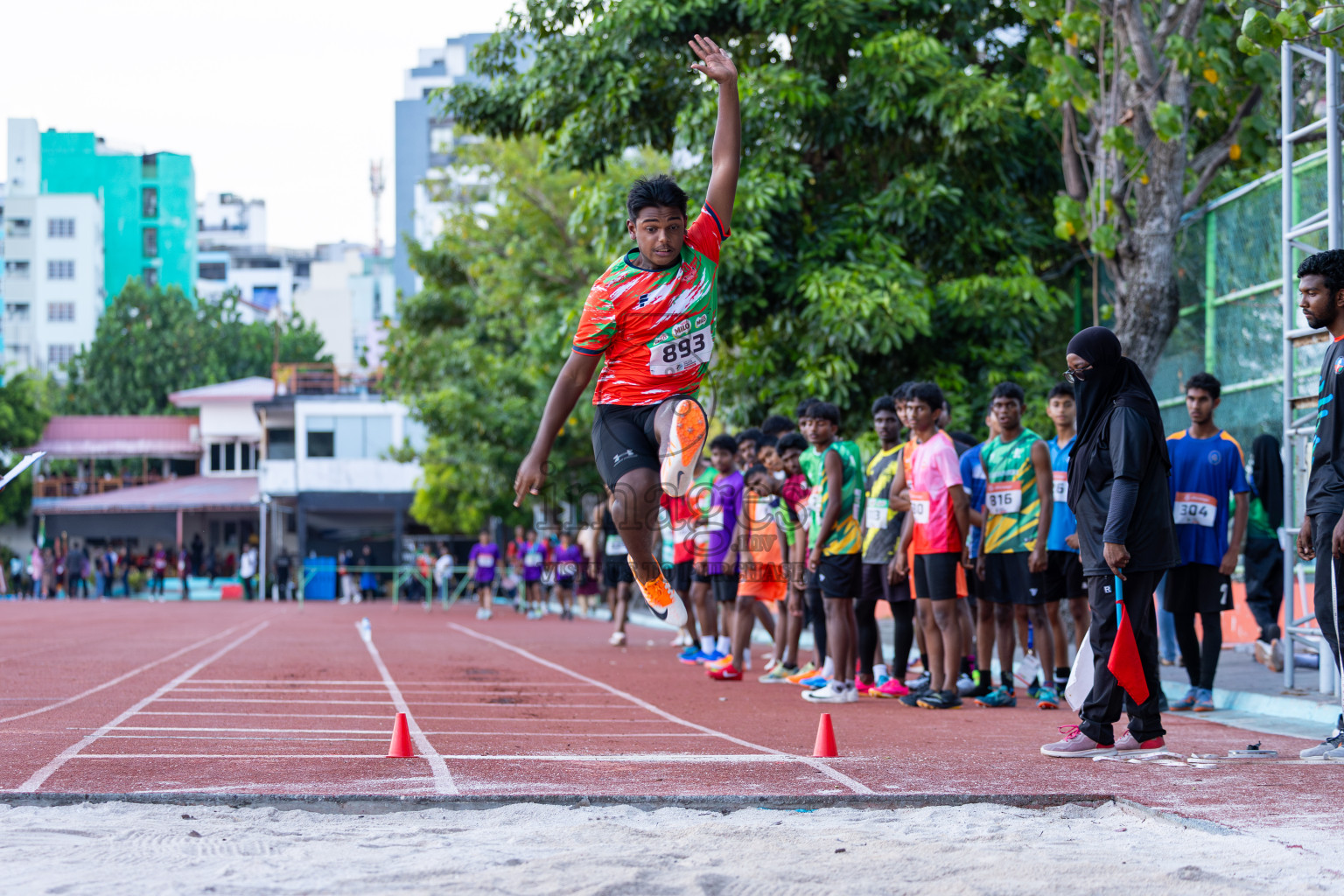 Day 4 of Inter-school Athletics Championship 2025 held in Ekuveni Synthetic Track, Male', Maldives on Thursday, 09th October 2025. Photos by: Raaif Yoosuf / Images.mv