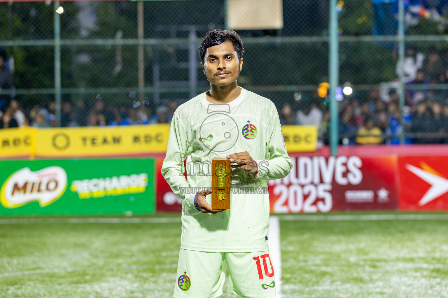 RRC vs MACL in the Quarter Finals of Club Maldives Cup 2025 was held in Rehendhi Futsal Ground, Hulhumale', Maldives on Friday, 17th October 2025. 
Photos: Ismail Thoriq, Hassan Simah / images.mv