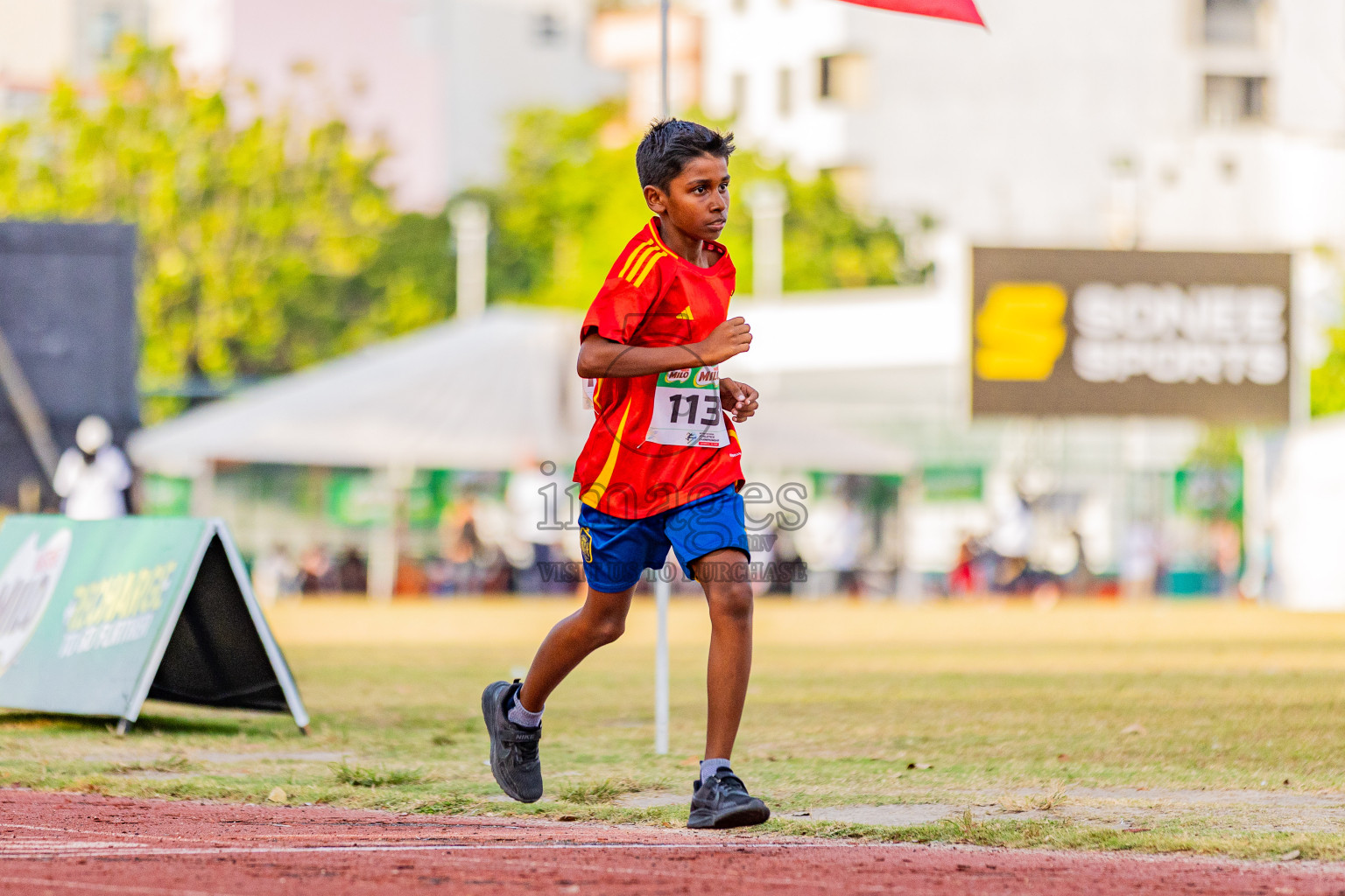 Day 3 of Inter-school Athletics Championship 2025 held in Ekuveni Synthetic Track, Male', Maldives on Wednesday, 08th October 2025. Photos by: Areef Adam  / Images.mv