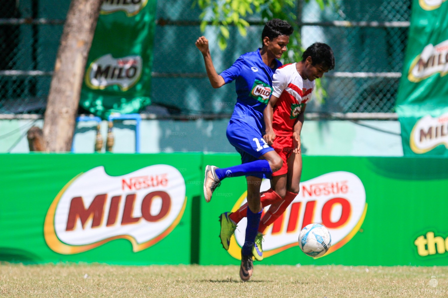 Majeedhiyya School vs Dharumavantha School in Milo Interschool Football Tournament in Male', Maldives, Saturday, April. 02, 2016.(Images.mv Photo/ Hussain Sinan).