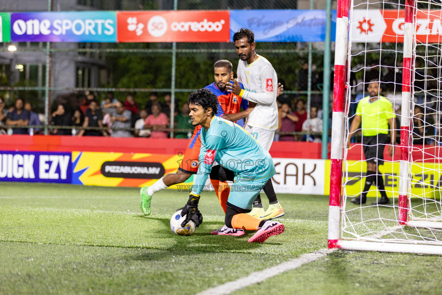 S Maradhoo vs S Meedhoo in Day 12 of Golden Futsal Challenge 2025 was held on Thursday, 16th January 2025, in Hulhumale', Maldives.
Photos: Hassan Simah / images.mv