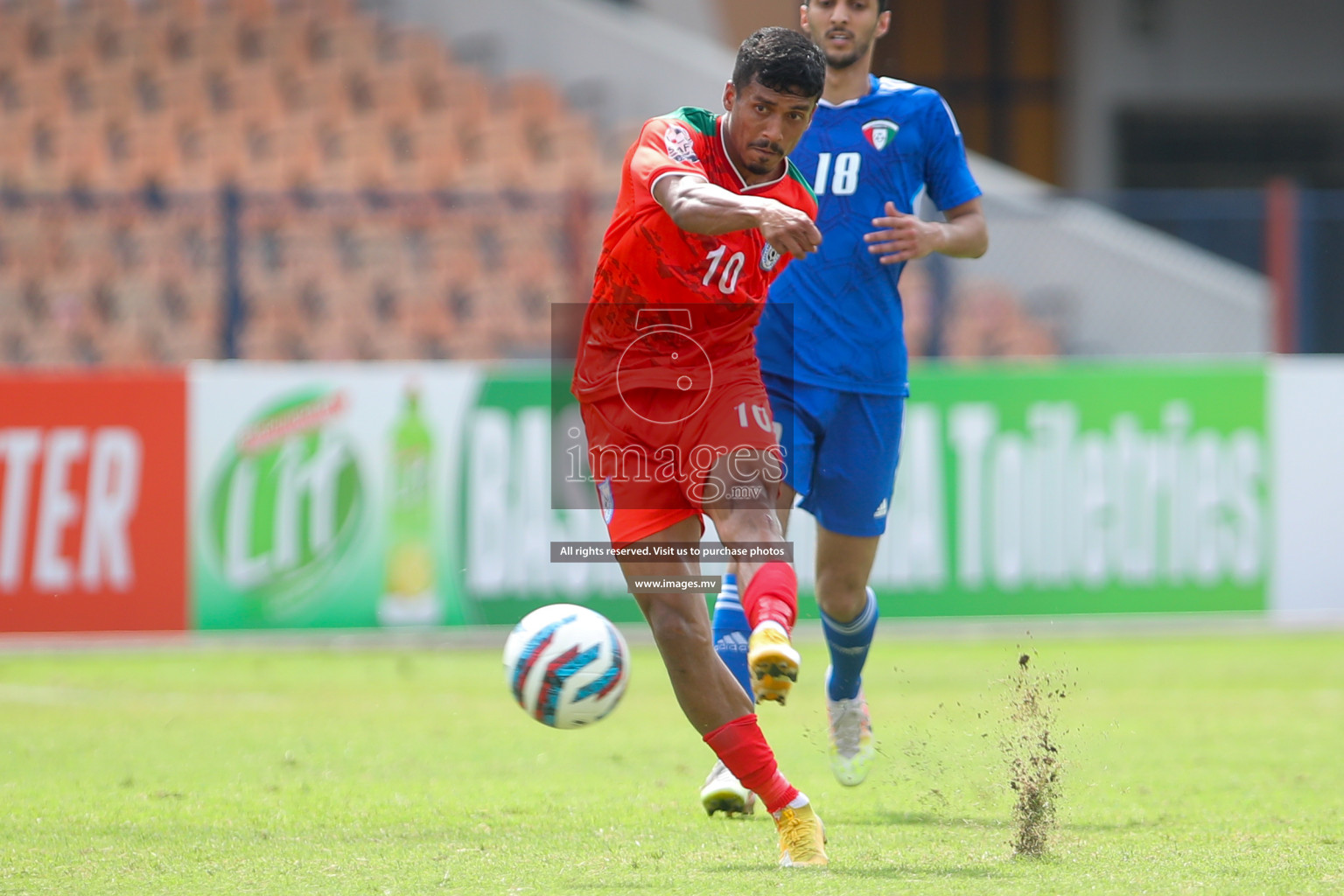 Kuwait vs Bangladesh in the Semi-final of SAFF Championship 2023 held in Sree Kanteerava Stadium, Bengaluru, India, on Saturday, 1st July 2023. Photos: Nausham Waheed, Hassan Simah / images.mv