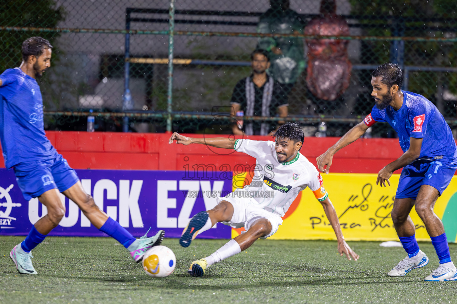 Sh Bileffahi vs Sh Narudhoo in Day 6 of Golden Futsal Challenge 2025 on Friday, 6th January 2025, in Hulhumale', Maldives
Photos: Ismail Thoriq / images.mv