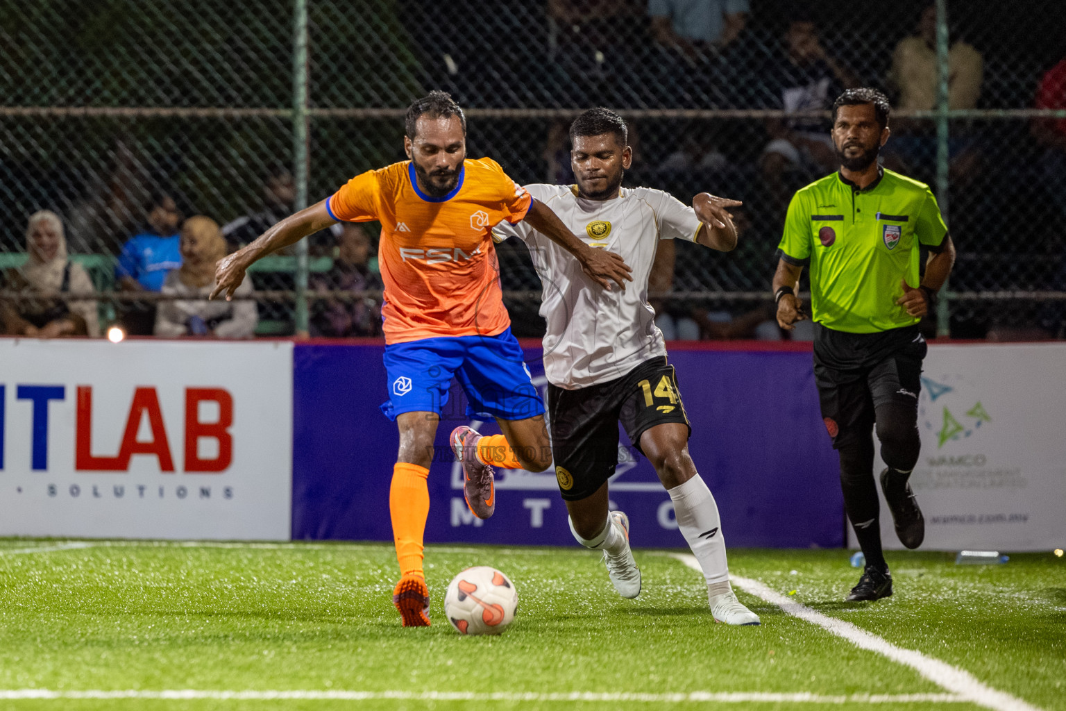 Team FSM vs Prison Club Day 8 of Club Maldives Cup 2025 was held in Rehendhi Futsal Ground, Hulhumale', Maldives on Wednesday, 8 October 2025. 
Photos: Hassan Simah / images.mv
