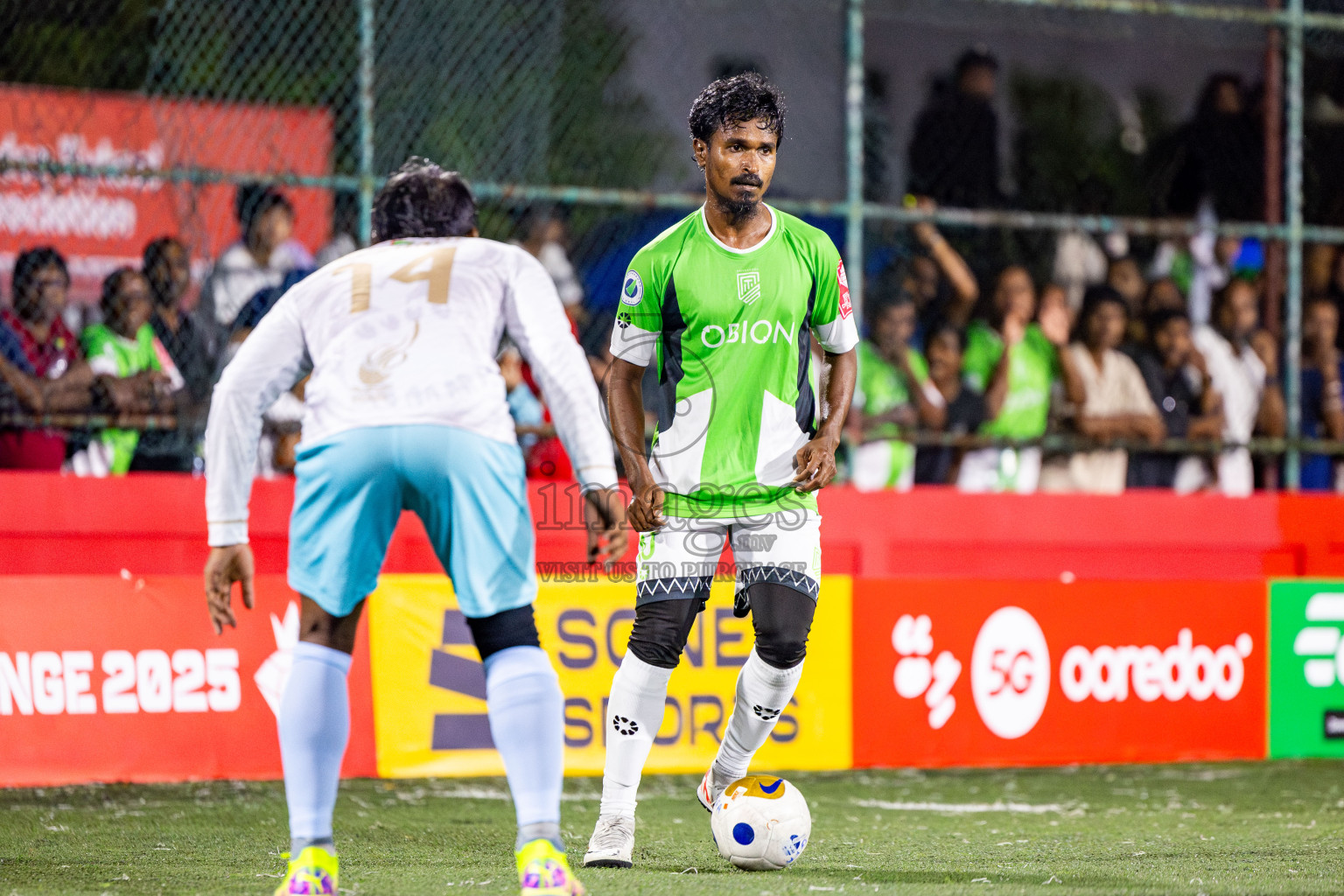 HDh Naivaadhoo vs HDh Makunudhoo in Atoll Round Semi-Final on Day 23 of Golden Futsal Challenge 2025 was held on Monday , 27th January 2025, in Hulhumale', Maldives. Photos: Nausham Waheed / images.mv