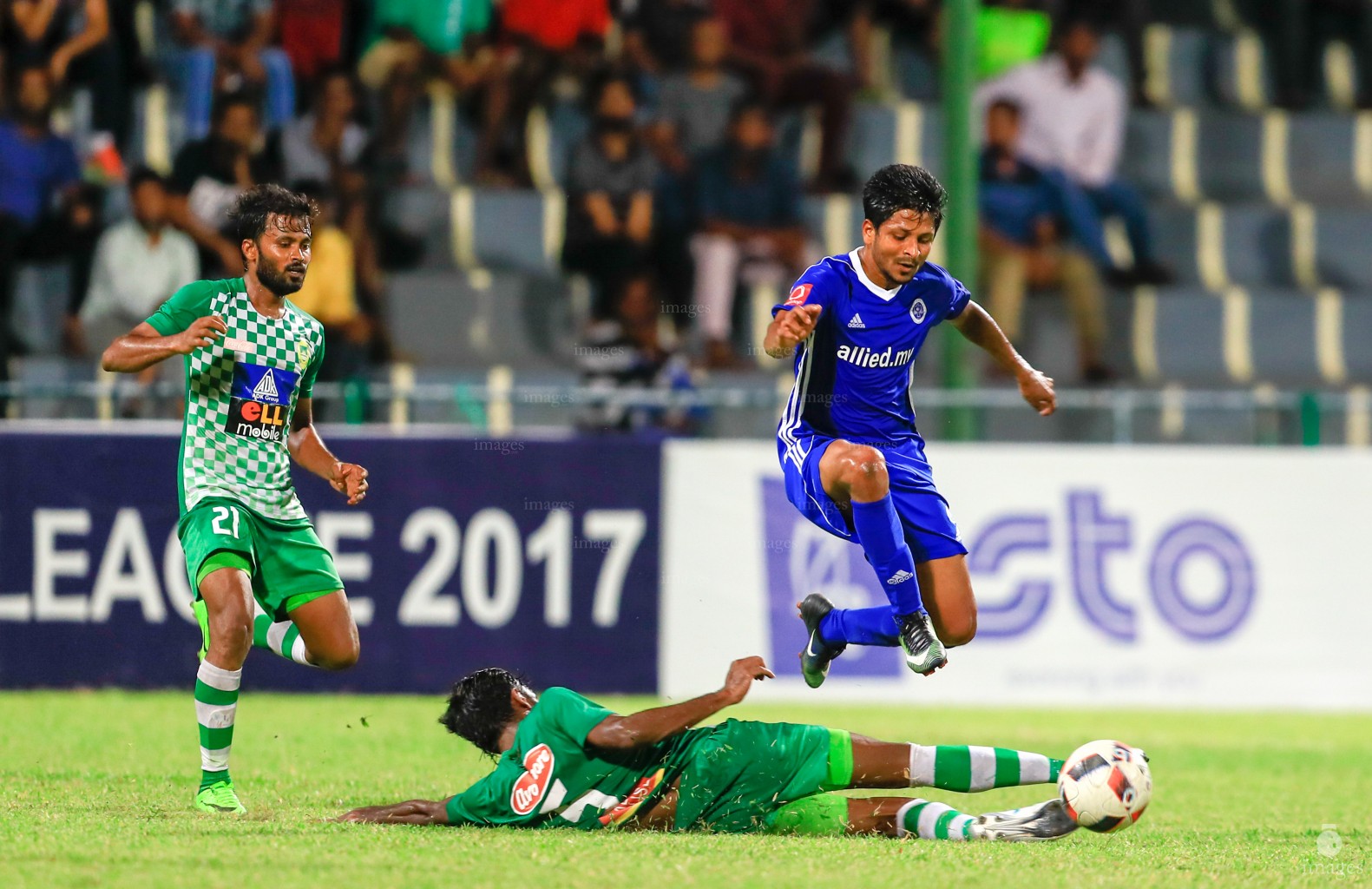 New Radiant vs Maziya Sports and Recreation in STO Male' League in Male', Maldives, Wednesday, July 18, 2017. (Images.mv Photo/ Hussain Sinan). 