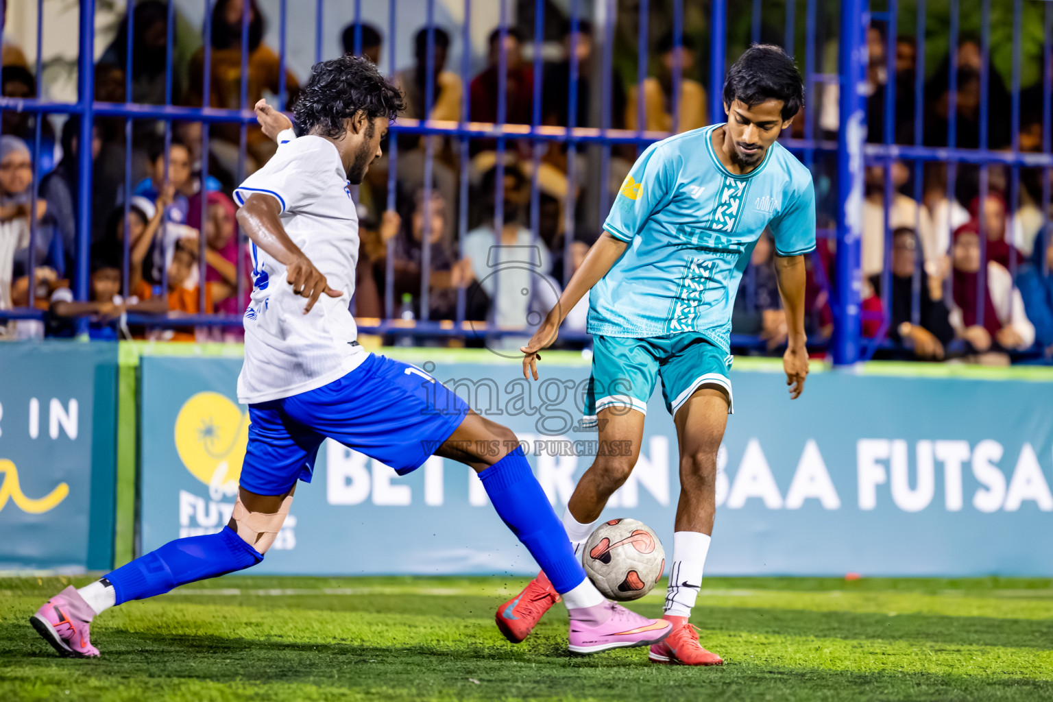 Hithaadhoo vs Kamadhoo in Quater Finals of Better in Baa Futsal Fiesta 2025 Men's division held in B. Eydhafushi, Maldives on Thursday, 13th November 2025. Photos: Nausham Waheed / images.mv