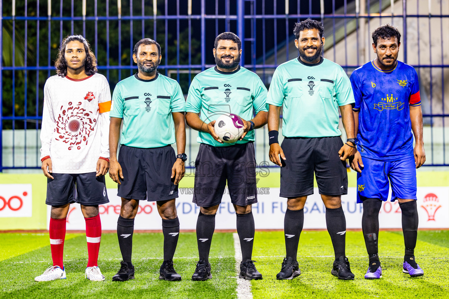 Dhunthari FC vs Friends in Day 6 of Eydhafushi Futsal Cup 2024 was held on Saturday, 13th April 2024, in B Eydhafushi, Maldives Photos: Nausham Waheed / images.mv