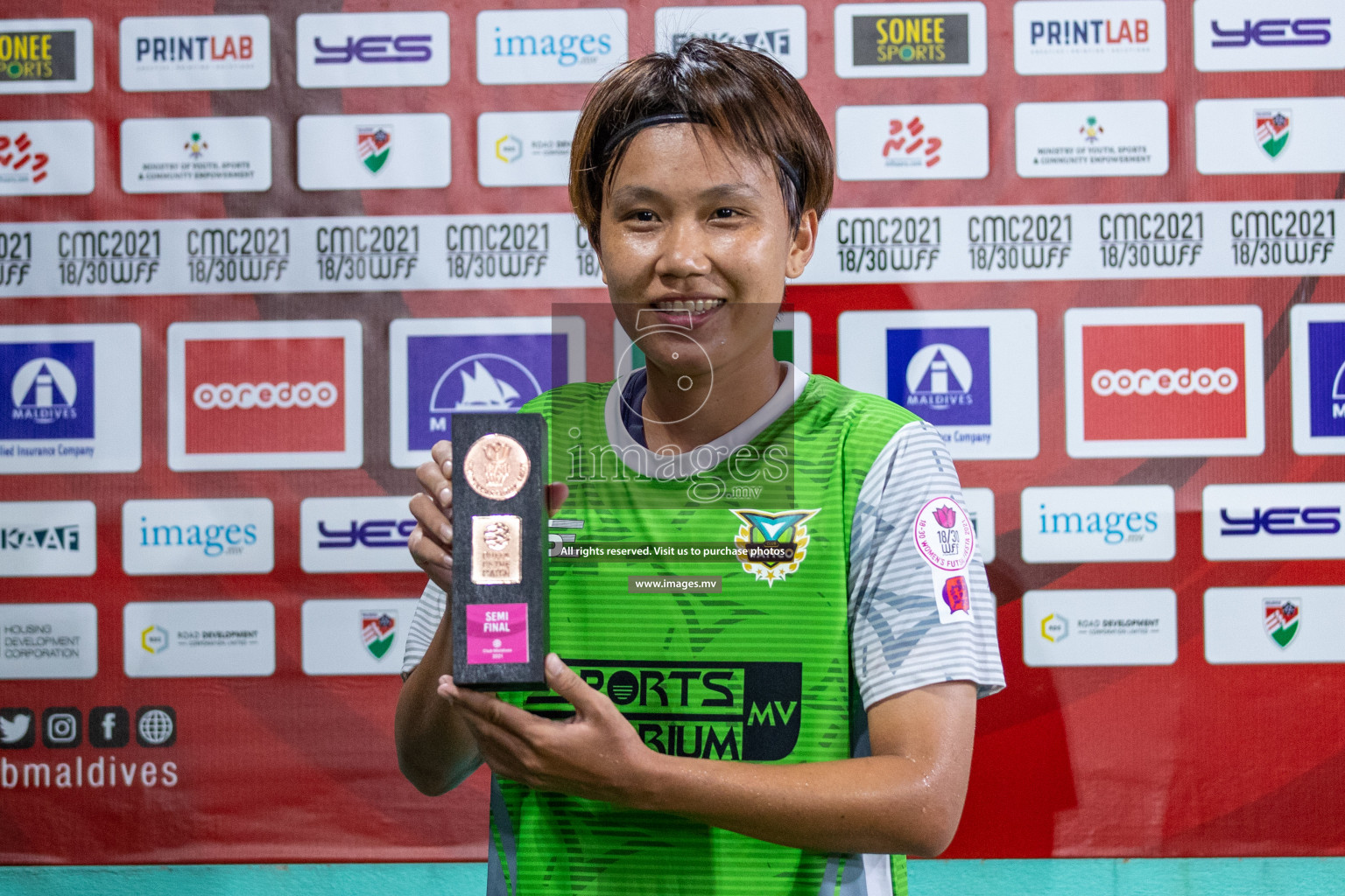 Club WAMCO vs DSC in the Semi Finals of 18/30 Women's Futsal Fiesta 2021 held in Hulhumale, Maldives on 14th December 2021. Photos: Ismail Thoriq / images.mv