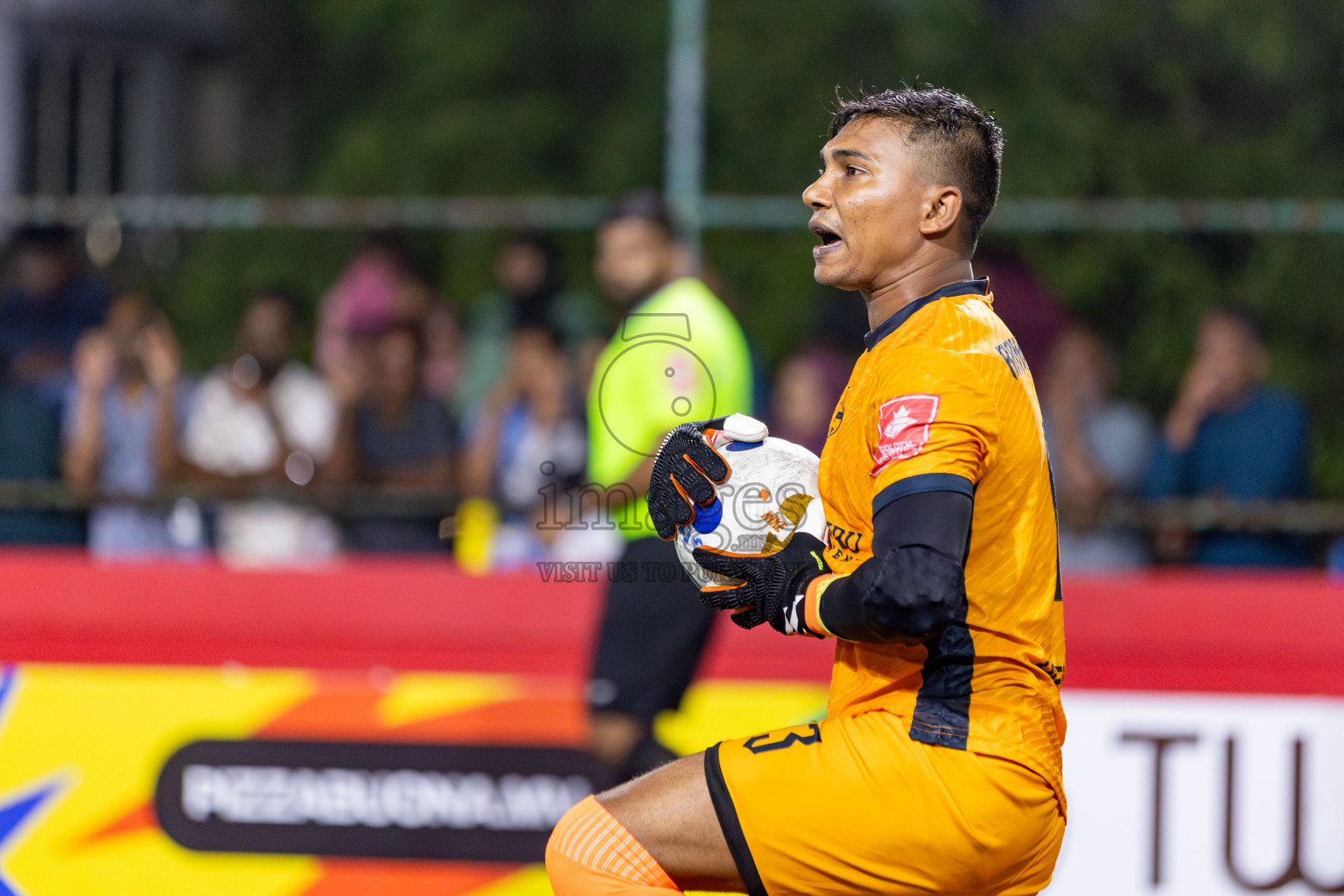 M Dhiggaru vs M Mulak in Day 12 of Golden Futsal Challenge 2025 was held on Thursday, 16th January 2025, in Hulhumale', Maldives.
Photos: Hassan Simah / images.mv