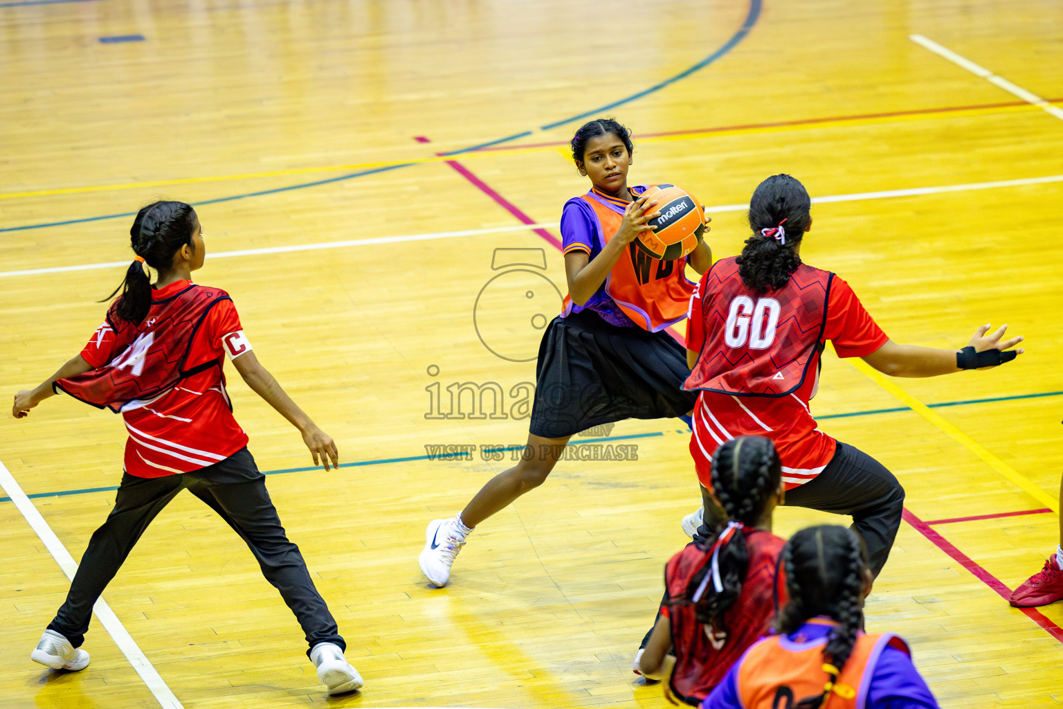 Iskandhar School vs Ghiyasuddin International School in the U15 Finals of Inter-school Netball Tournament held in Social Center at Male', Maldives on Monday, 26th August 2024. Photos: Hassan Simah / images.mv