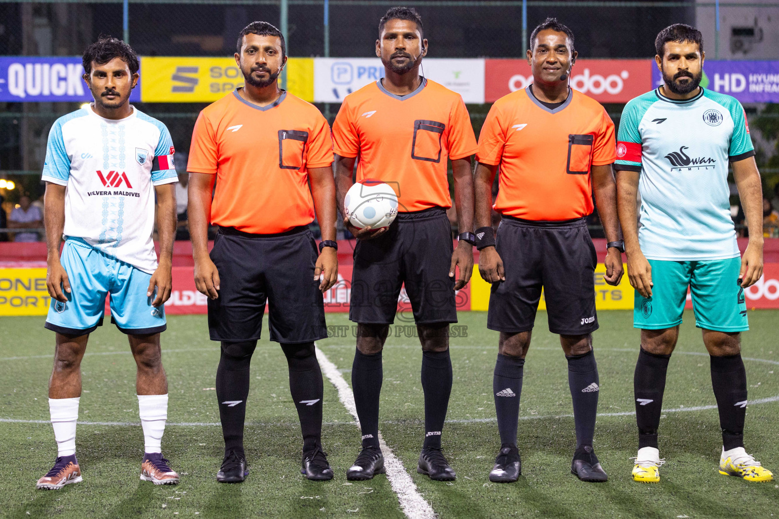 HA Thakandhoo vs HA Dhidhdhoo in Day 5 of Golden Futsal Challenge 2024 was held on Friday, 19th January 2024, in Hulhumale', Maldives
Photos: Ismail Thoriq / images.mv