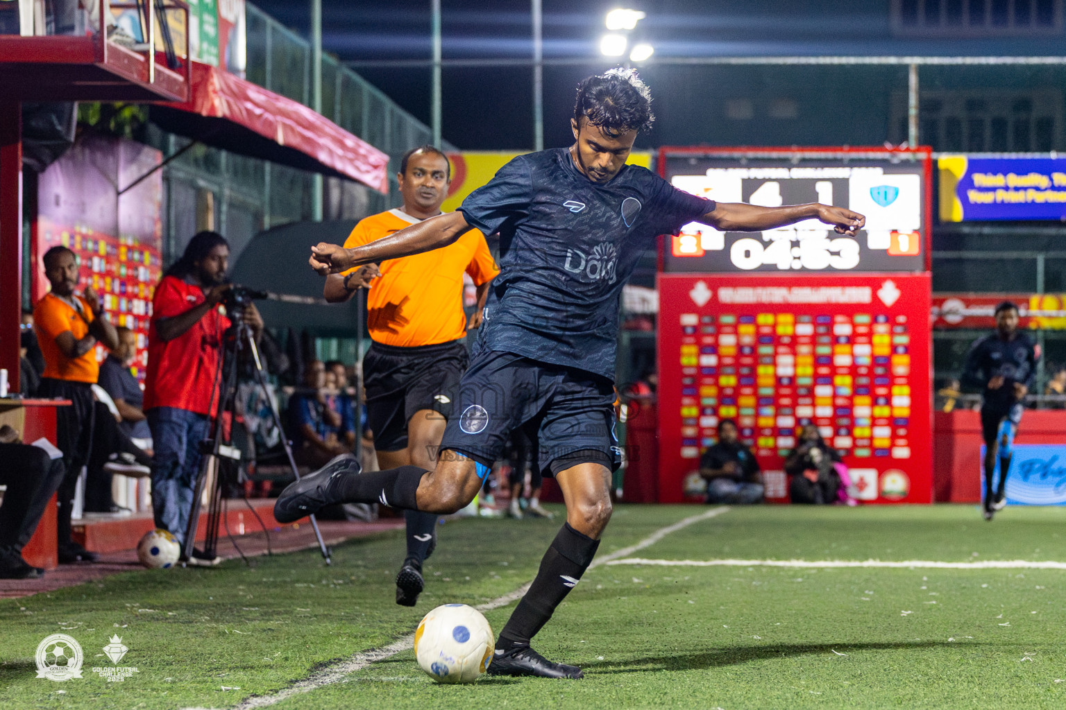 Dh Kudahuvadhoo vs Dh Bandidhoo in Day 21 of Golden Futsal Challenge 2025 was held on Saturday , 25th January 2025, in Hulhumale', Maldives. Photos: Nausham Waheed / images.mv