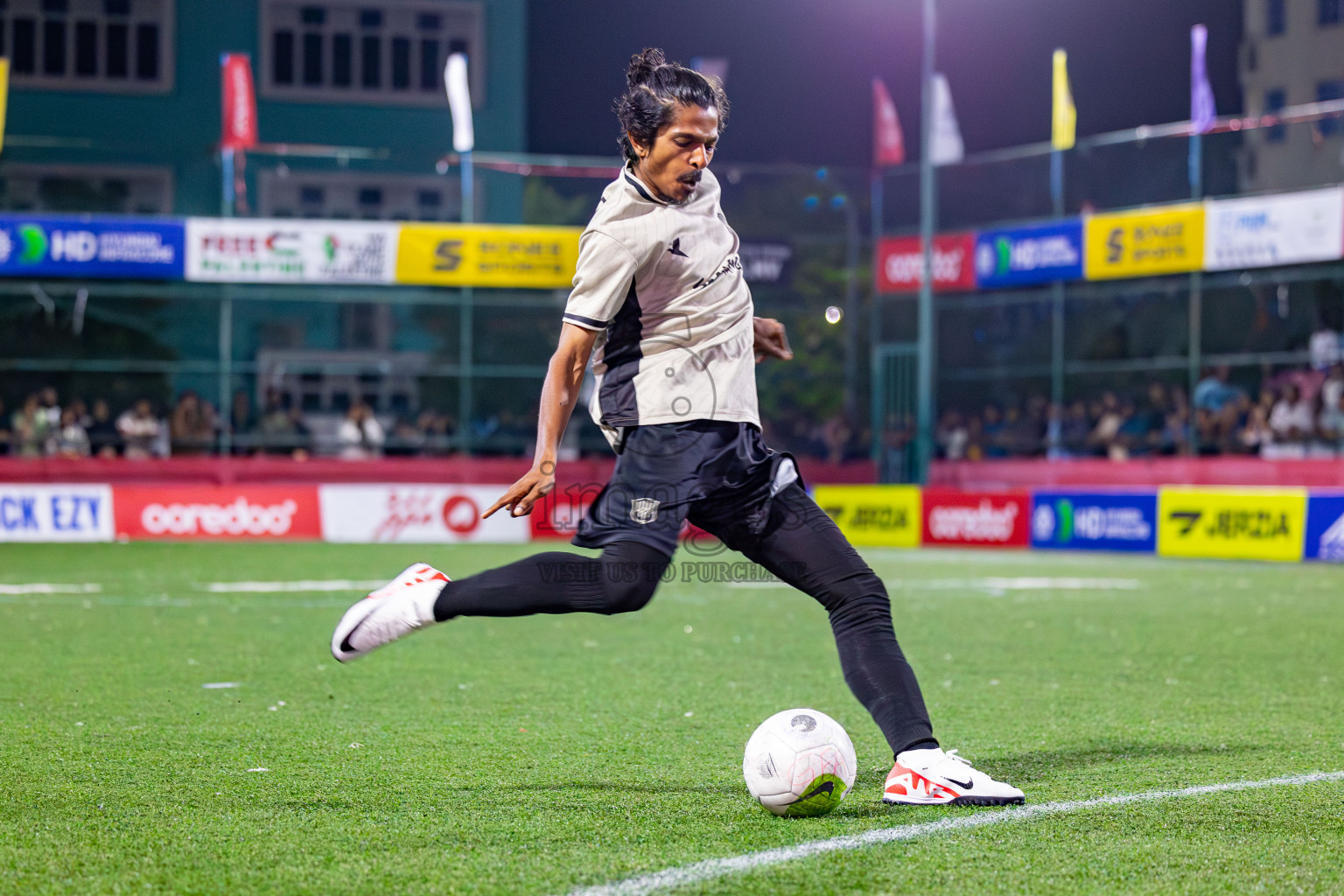 B Eydhafushi vs Lh Kurendhoo on Day 34 of Golden Futsal Challenge 2024 was held on Monday, 19th February 2024, in Hulhumale', Maldives
Photos: Mohamed Mahfooz Moosa / images.mv