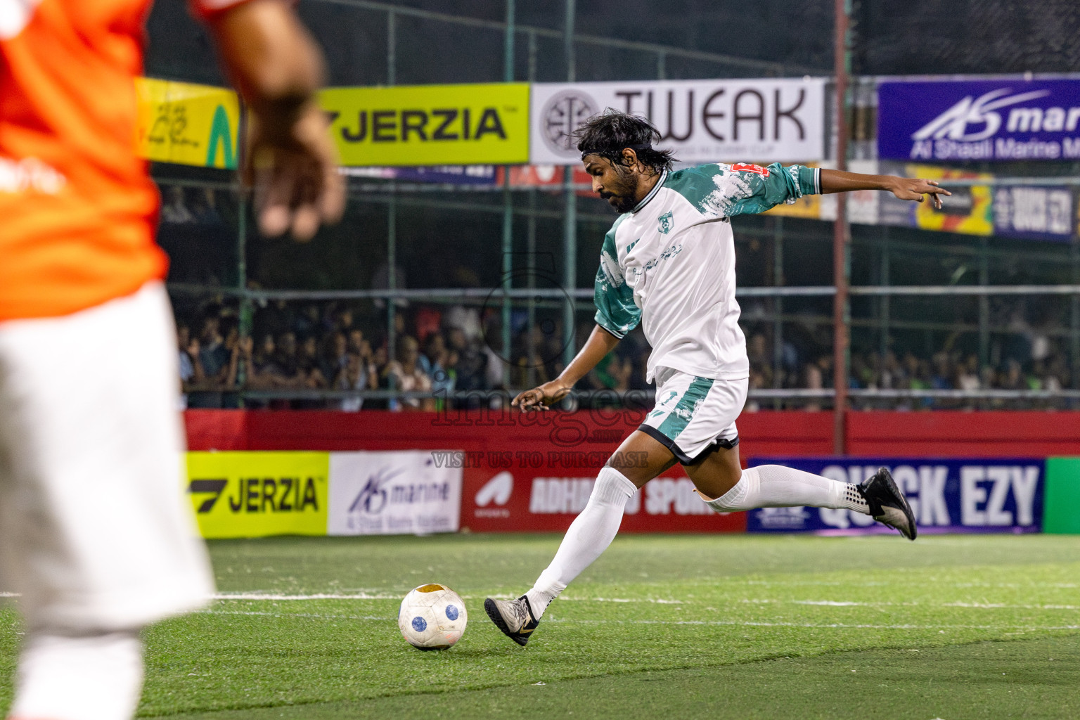 HDh Nolhivaran vs HDh Kumundhoo in Day 13 of Golden Futsal Challenge 2025 was held on Friday, 17th January 2025, in Hulhumale', Maldives 
Photos: Hassan Simah / images.mv