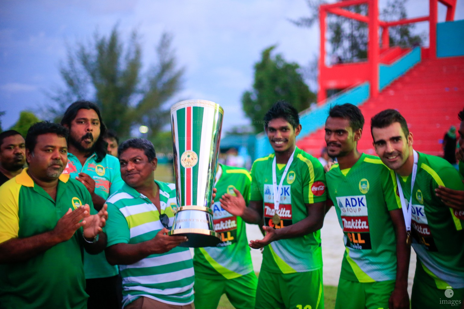 President's Cup finals between New Radiant Sports Club and Maziya Sports and Recreation Club, Male, Maldives, Saturday, October. 10, 2015.  (Images.mv Photo/ Hussain Sinan).